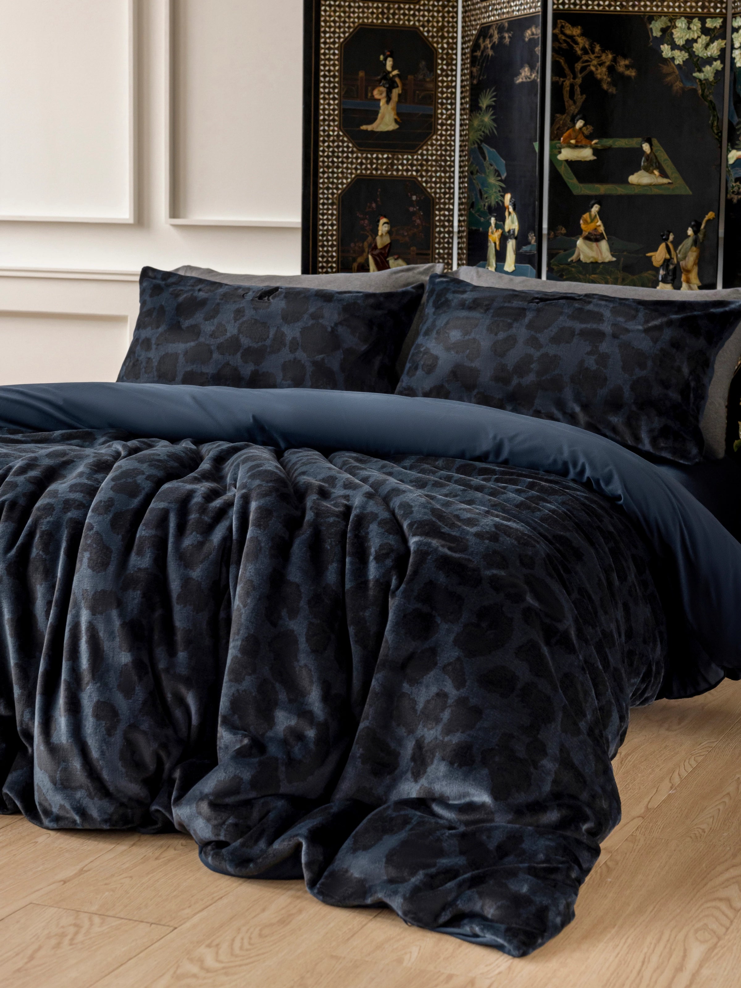 "Urban Junglee" Black panther flannel bedding set Blue Leopard Print
