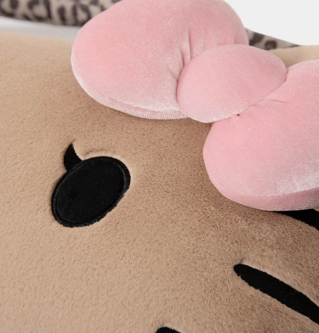 "Hello Kitty" Retro Radio Cushion