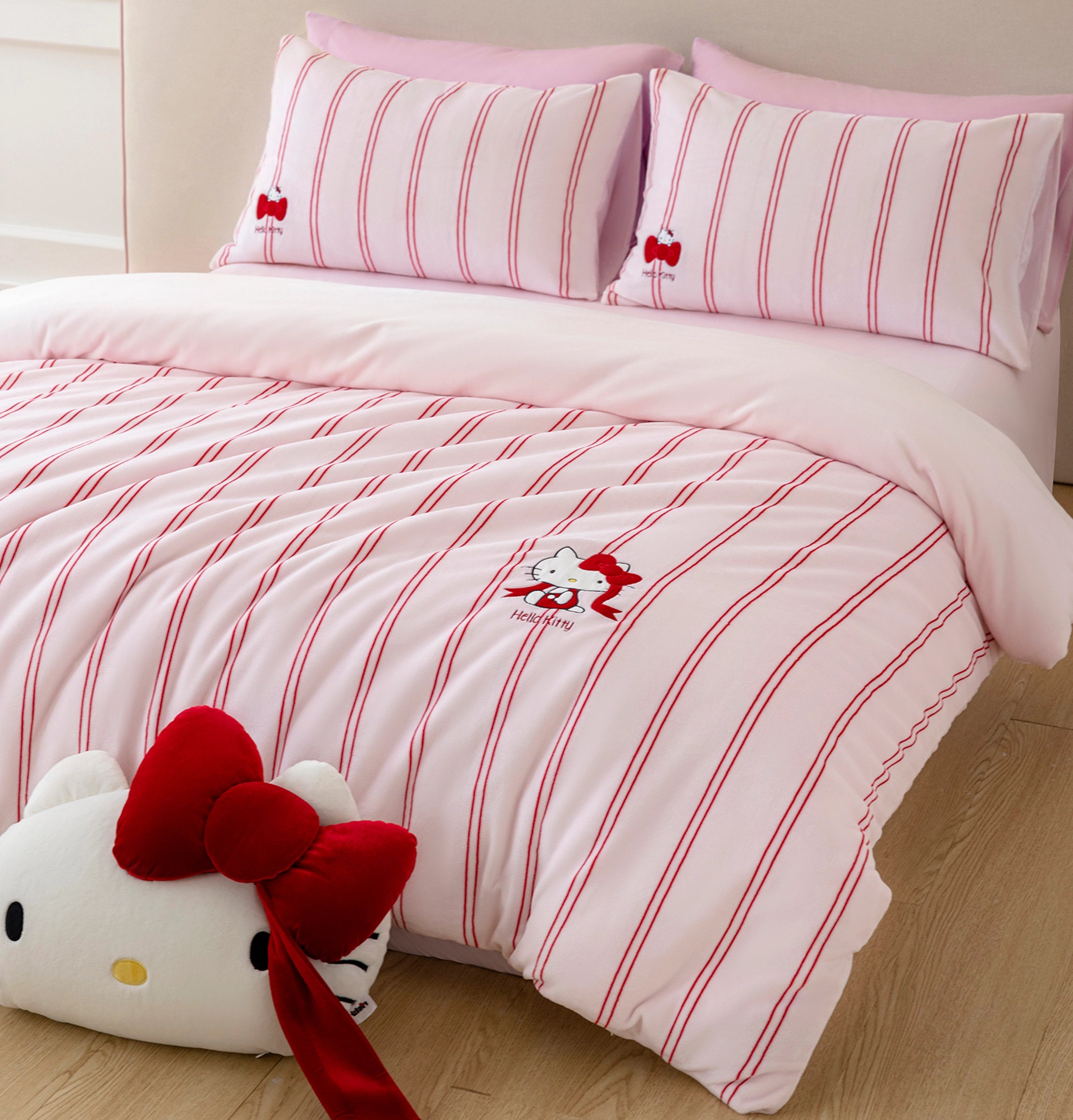 "Hello Kitty" Cozy Reversible Flannel Bedding Set – Pink Stripes