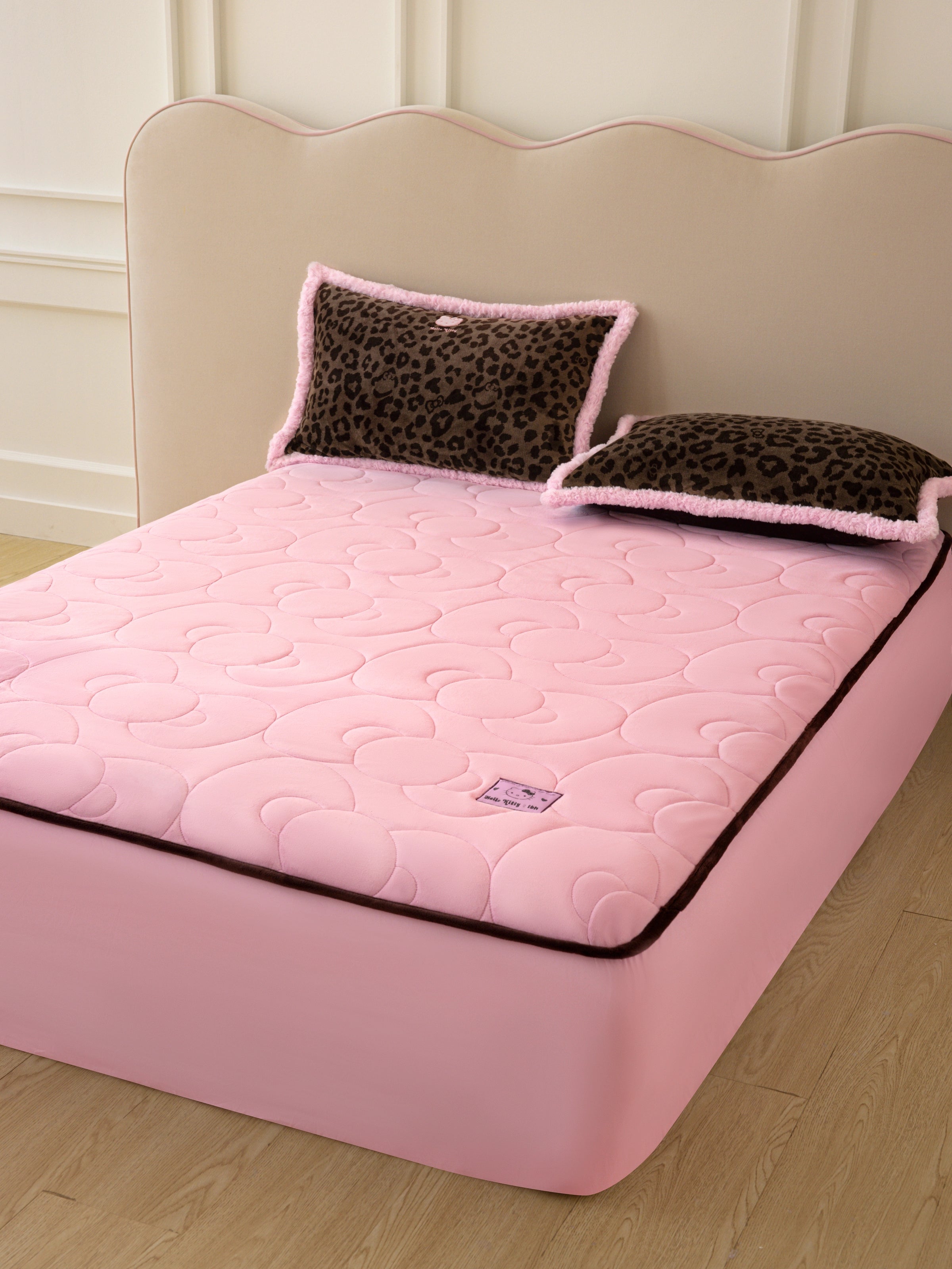 "Hello Kitty" Micro Flannel Mattress Protector Set – Choco Pink