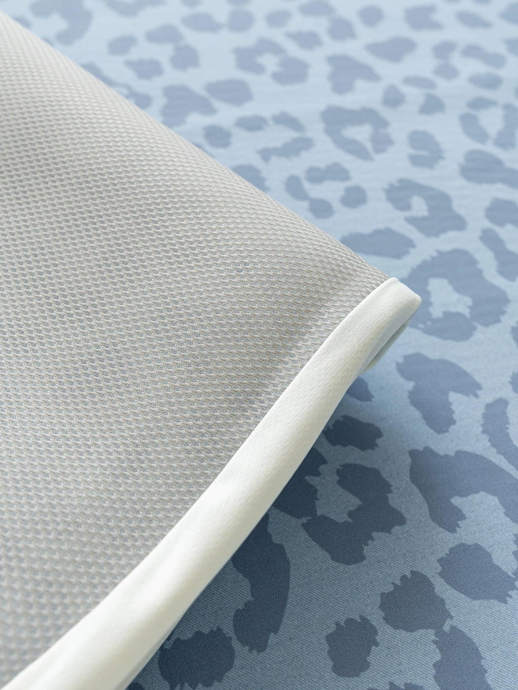 "Hello Kitty" Cooling Bed Mat – Denim Leopard