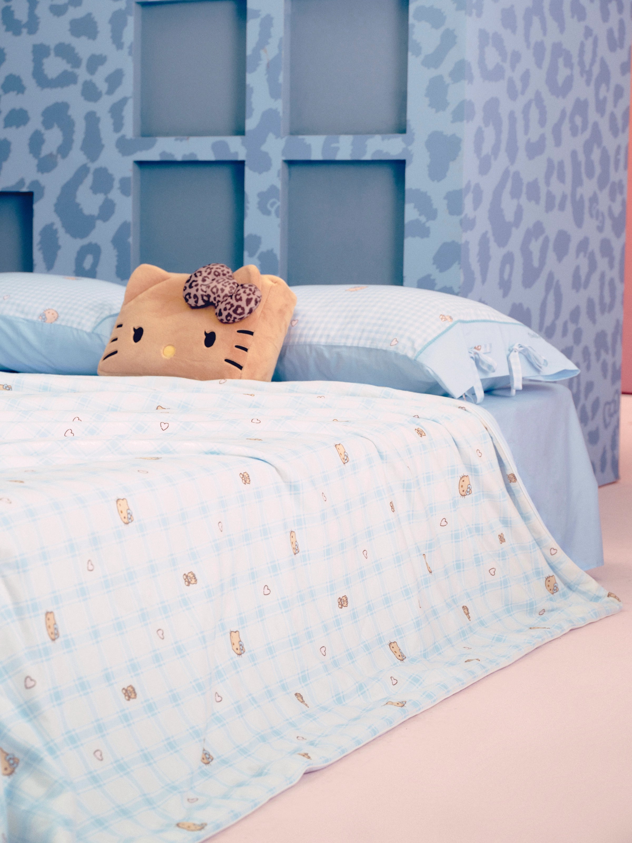 "Hello Kitty" Knitted Summer Quilt – Hello Kitty Check