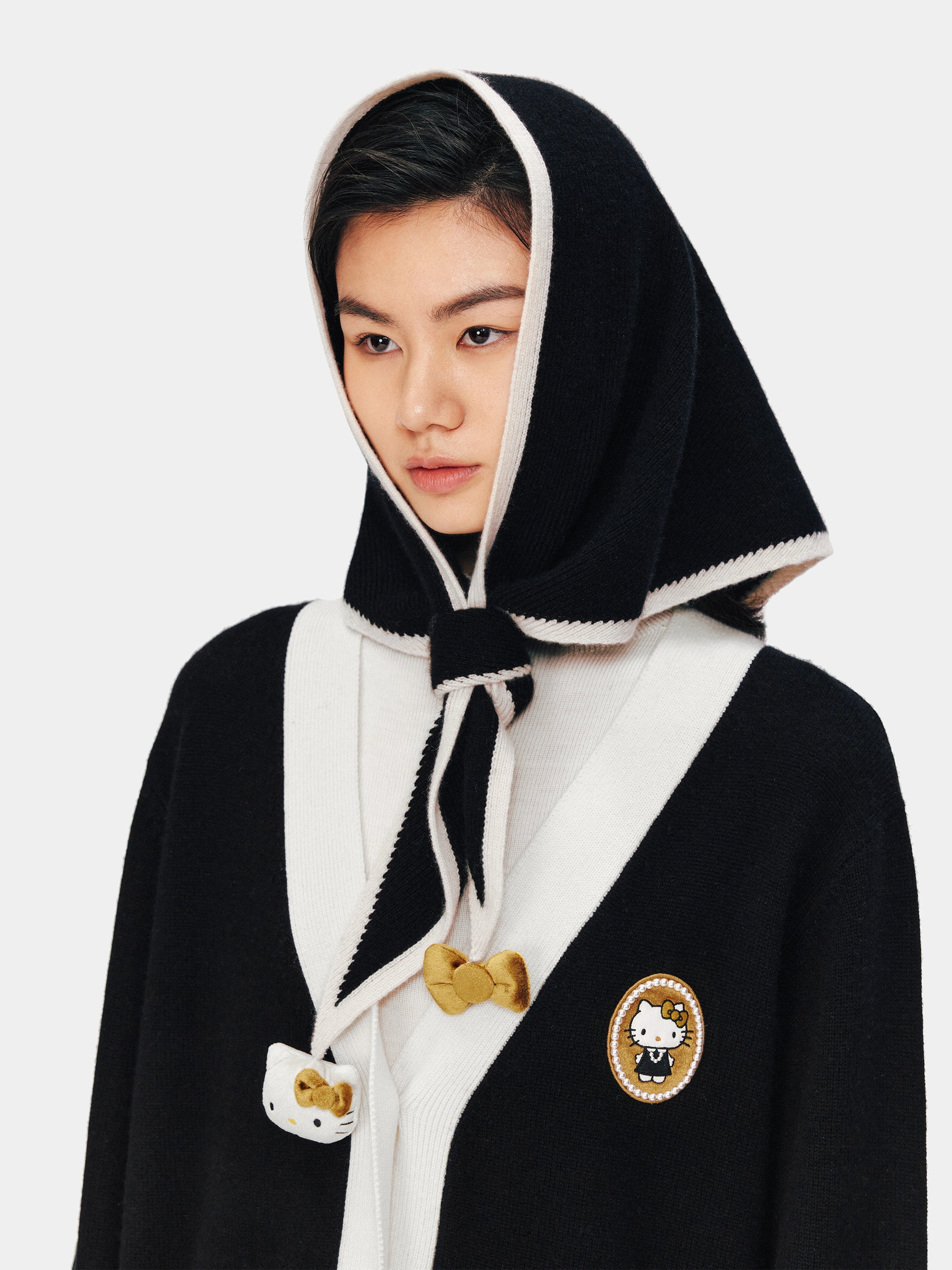 "Hello Kitty" Cashmere Knitted Triangle Scarf