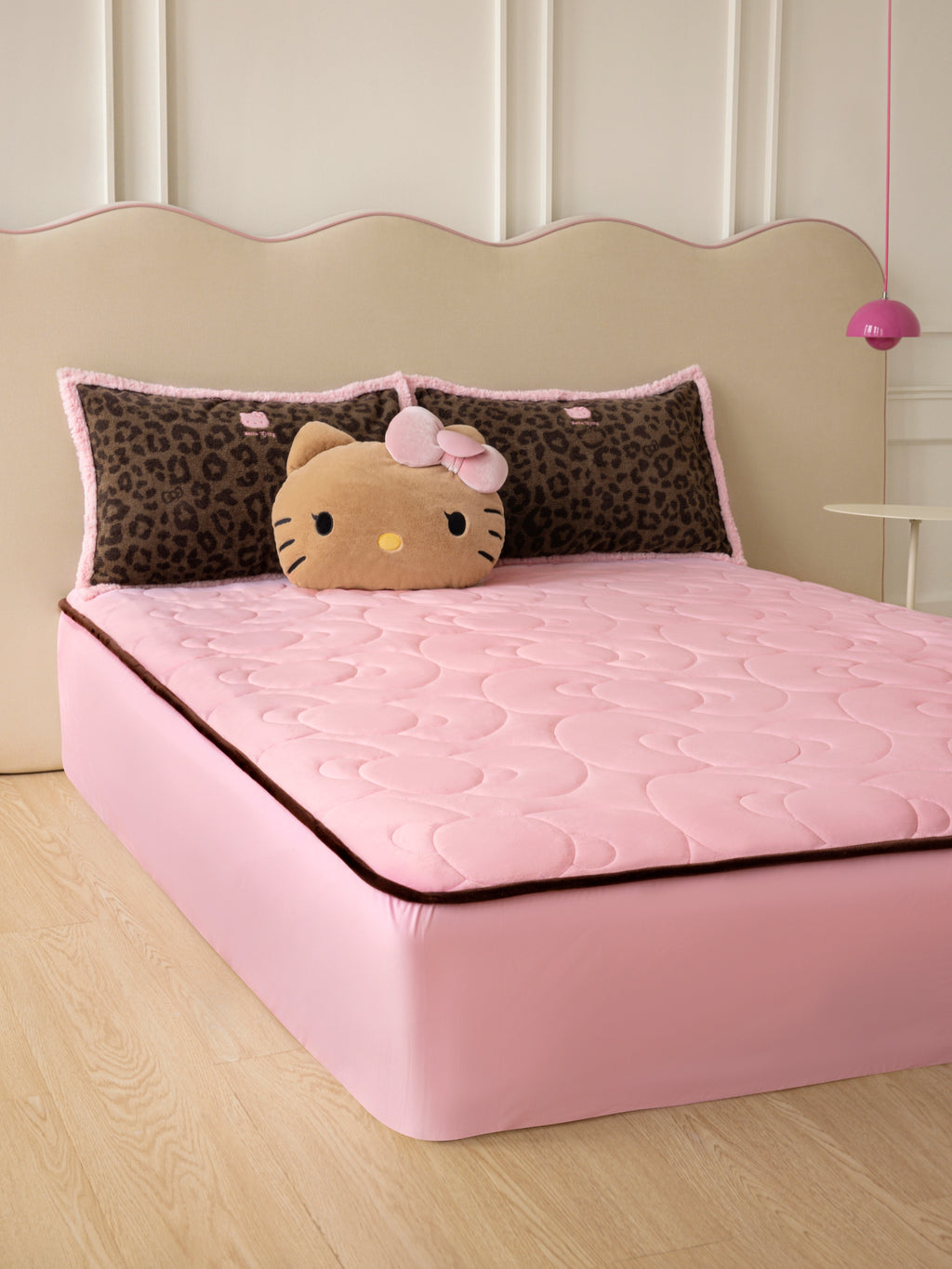 "Hello Kitty" Micro Flannel Mattress Protector Set – Choco Pink