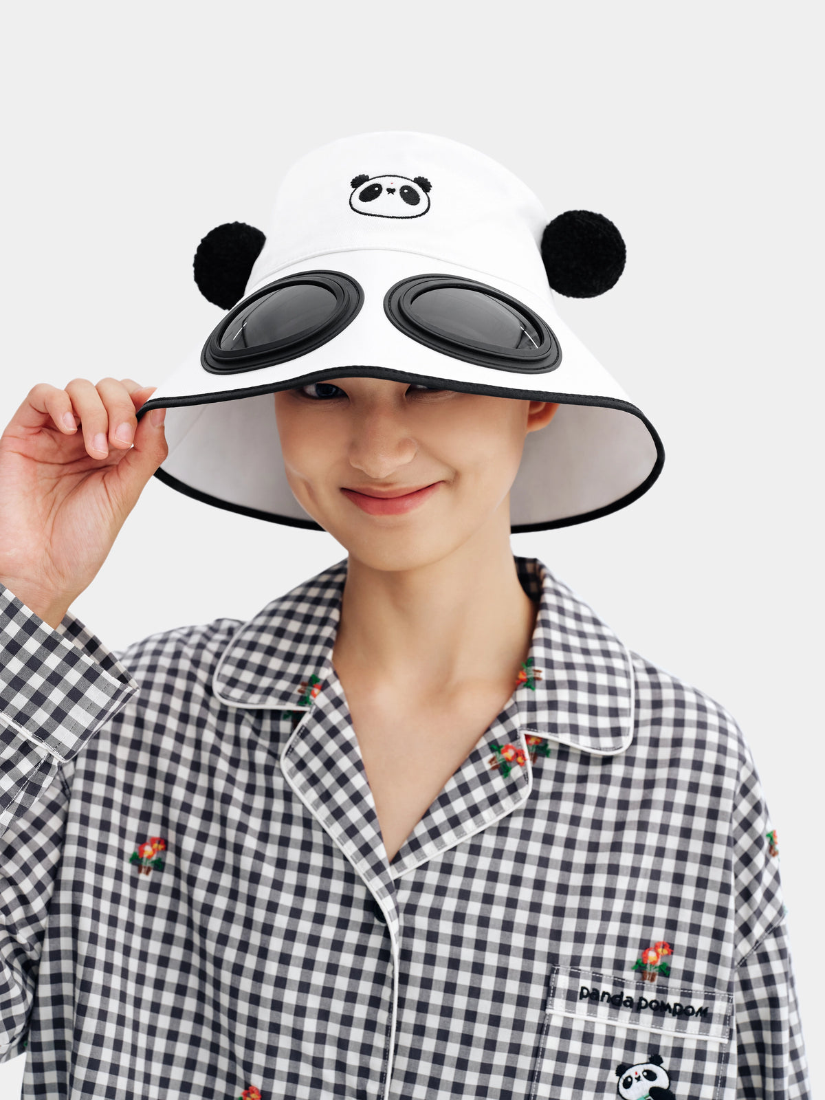 "panda pompom" Goggle Bucket Hat