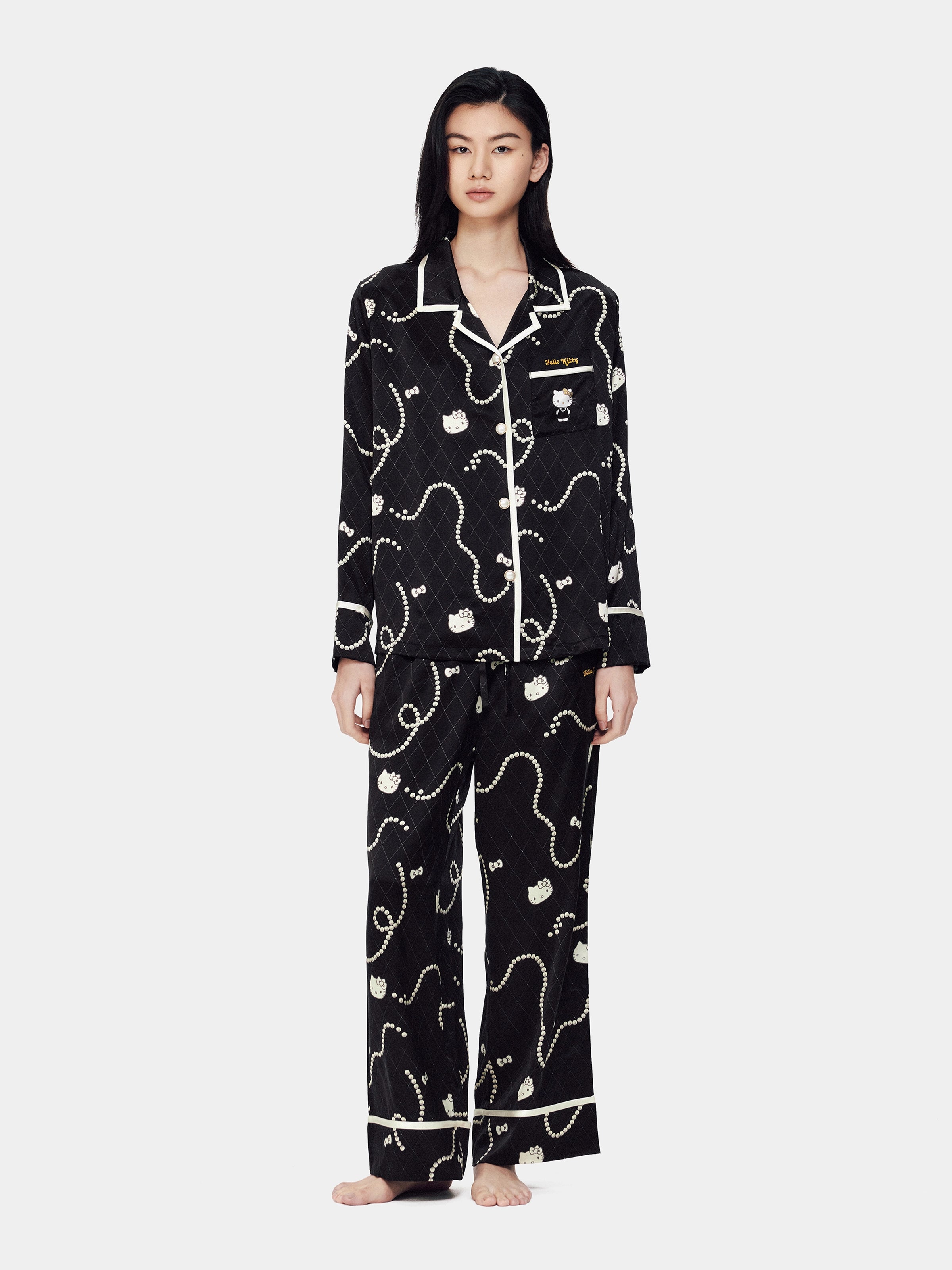 "Hello Kitty" Premium Heavy Mulberry Silk Loungewear Set Pearl necklace