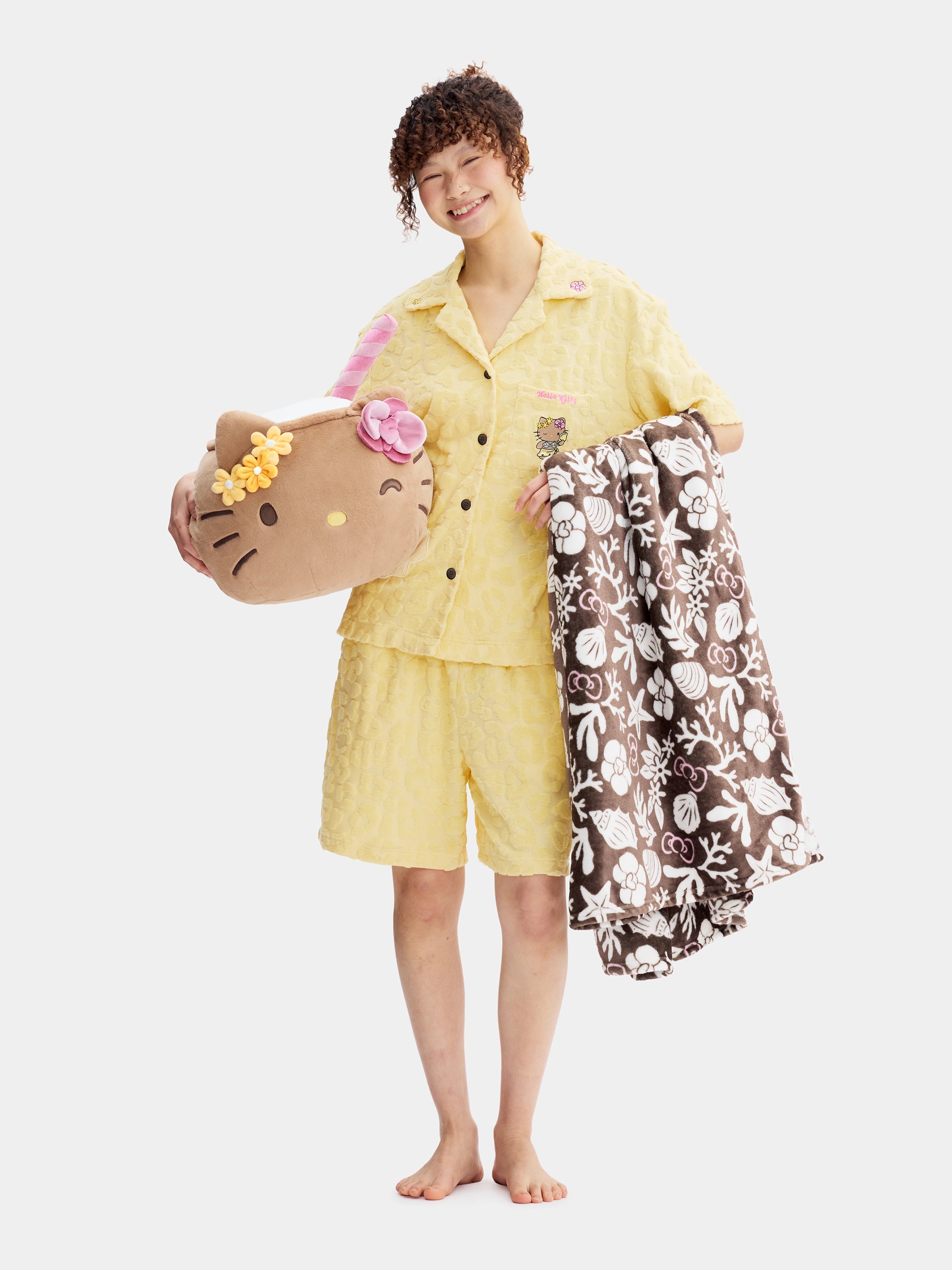 "Hello Kitty" Flannel Blanket & Cushion Set – Tanned Coconut