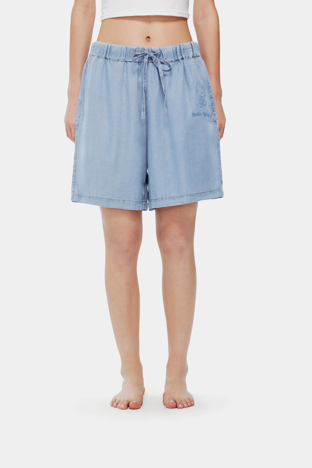 "Hello Kitty" Tencel Loungewear Shorts – Light Wash