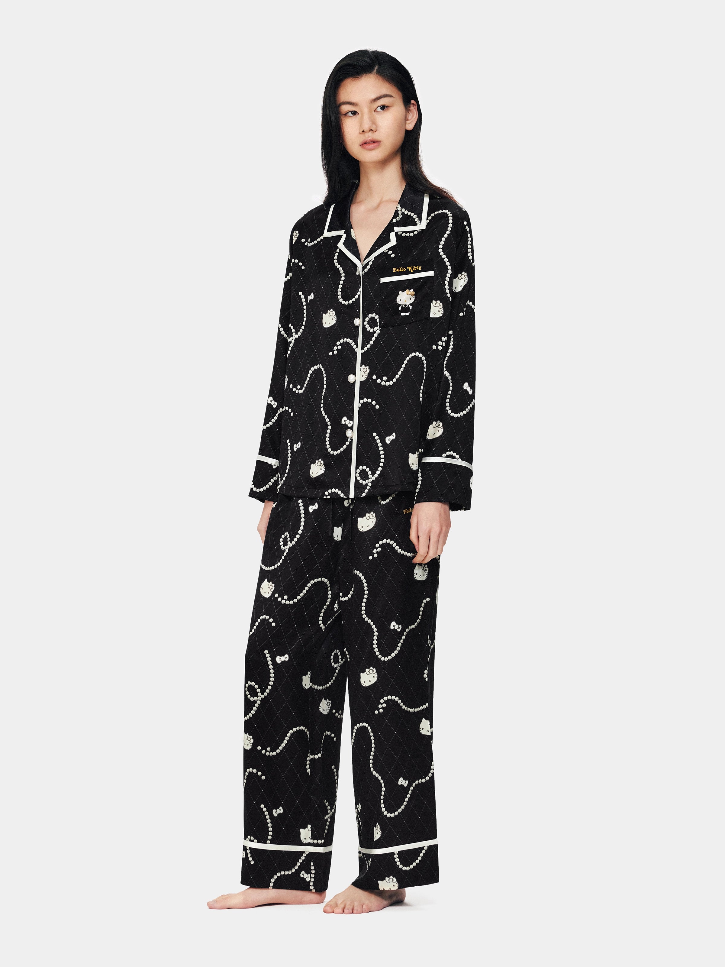"Hello Kitty" Premium Heavy Mulberry Silk Loungewear Set Pearl necklace