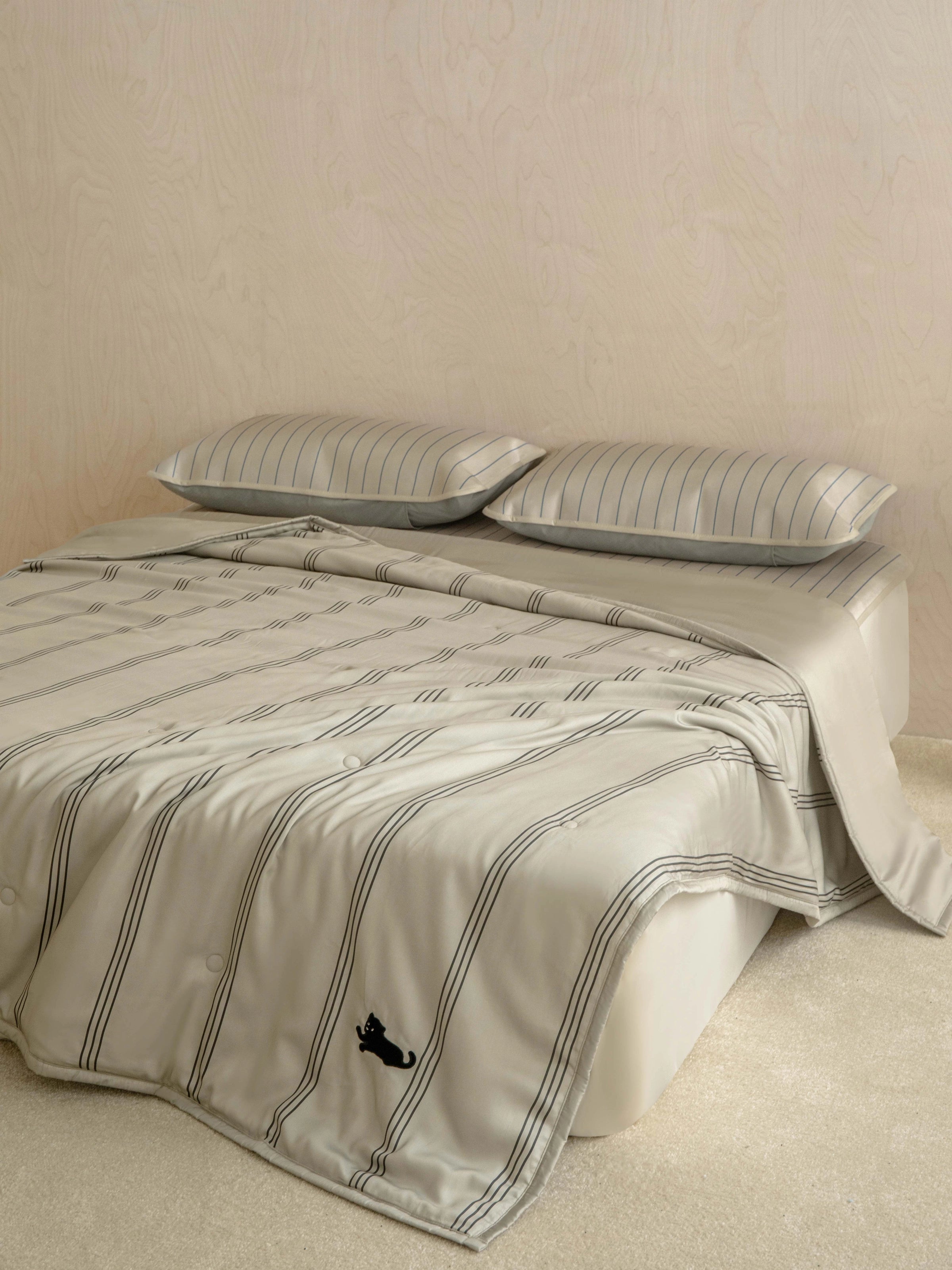 "Urban Jungle" Black Panther Tencel Summer Quilt – Camel