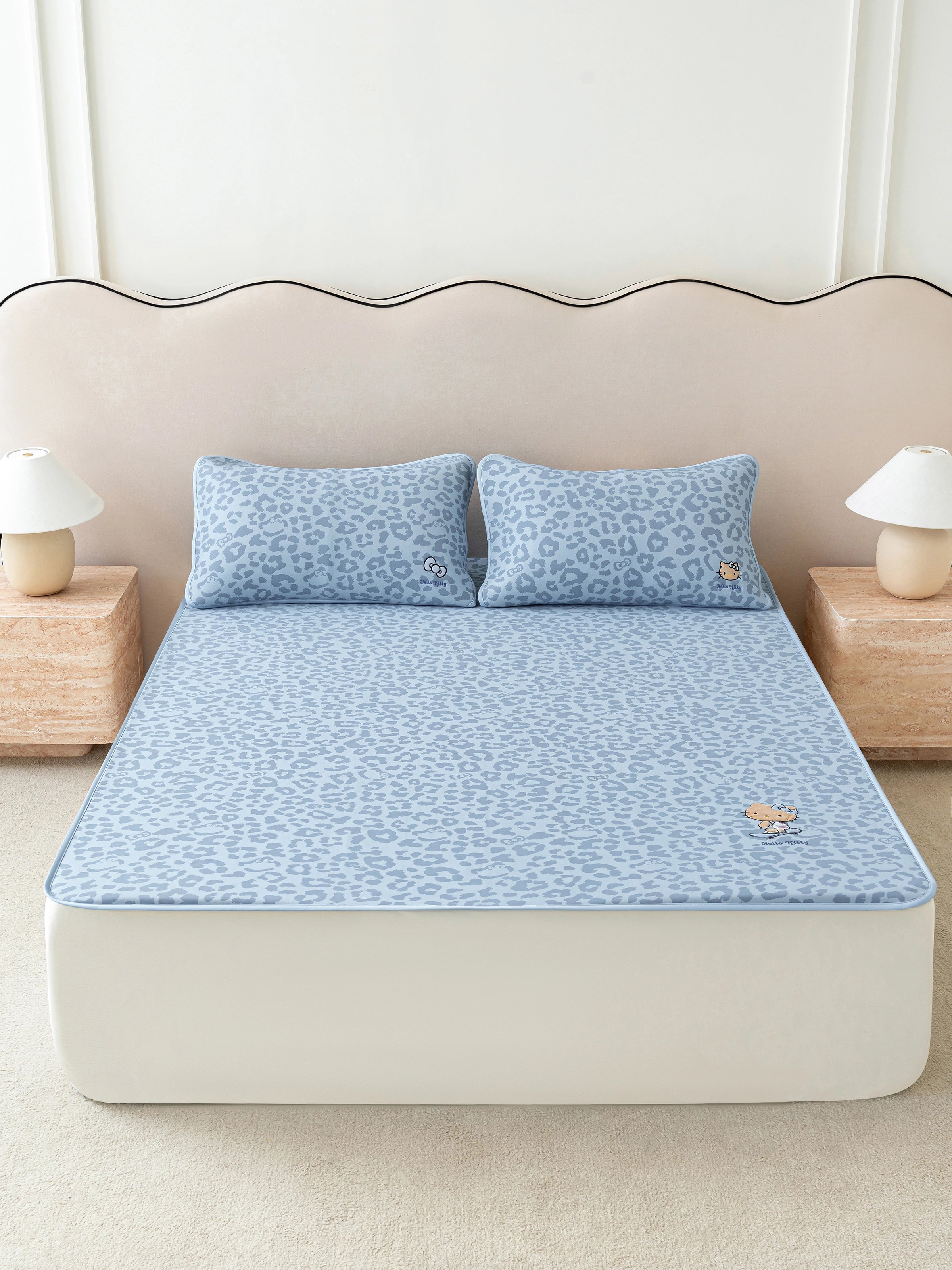 "Hello Kitty" Cooling Bed Mat – Denim Leopard
