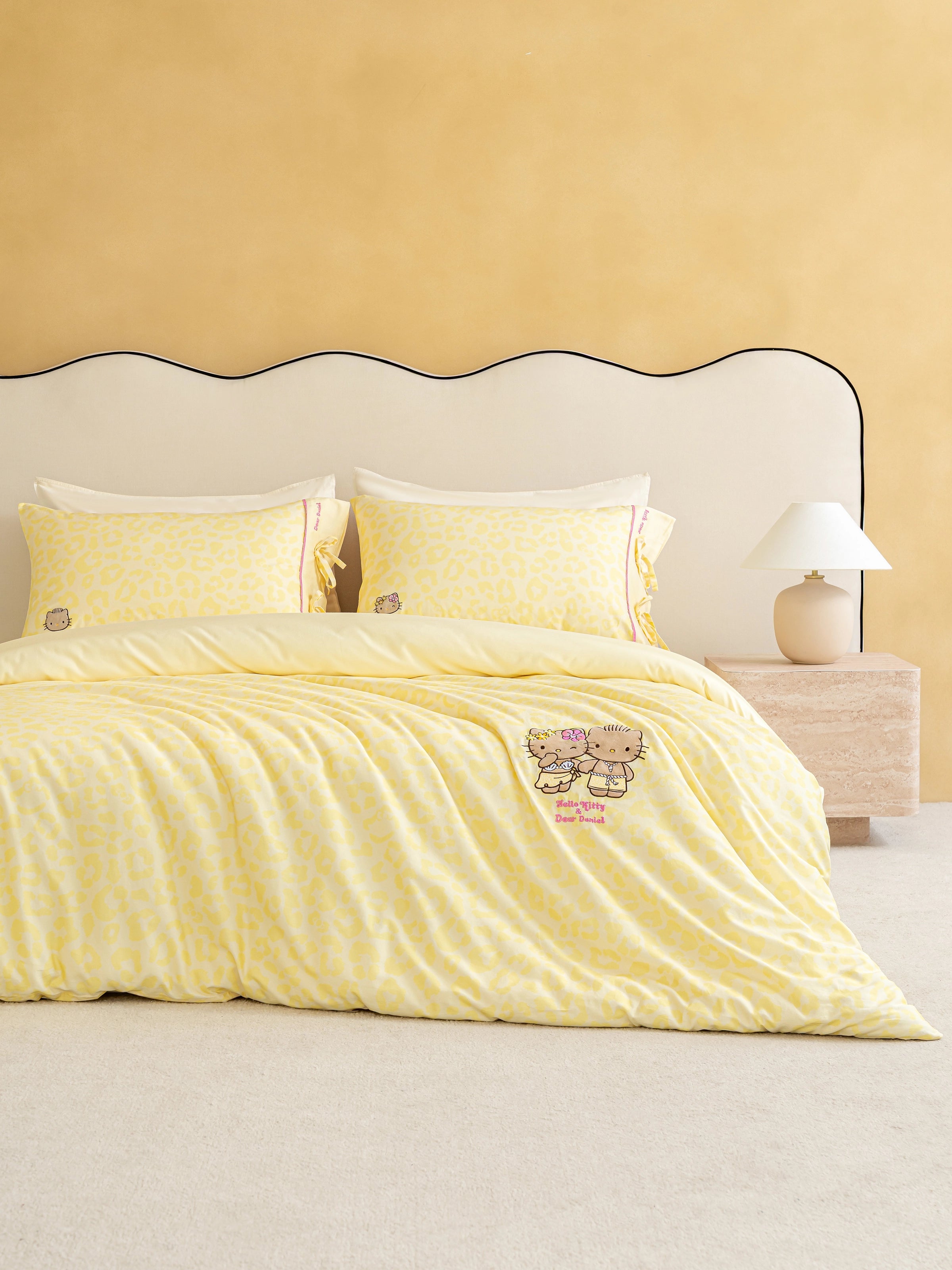 "Hello Kitty" Cotton Sateen Printed Bedding Set – Sunbeam Leopard