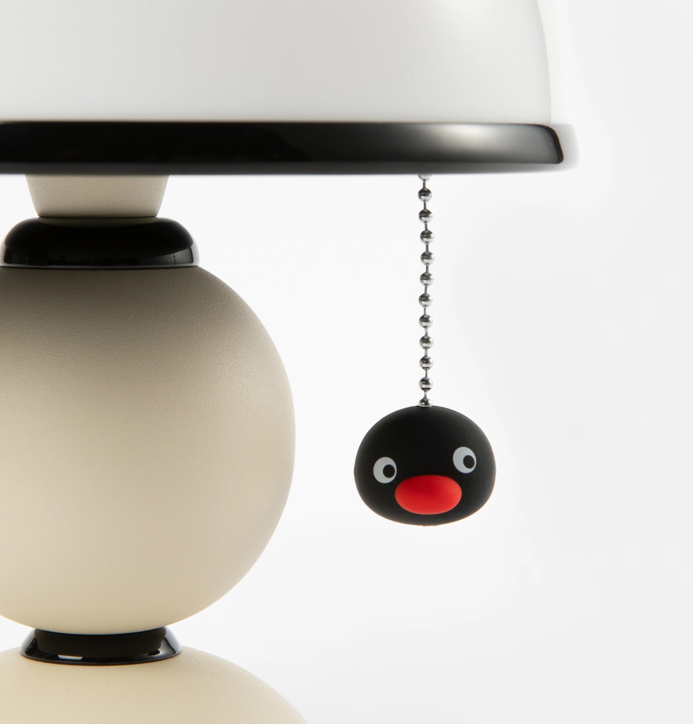 "Pingu" rechargeable desk lamp