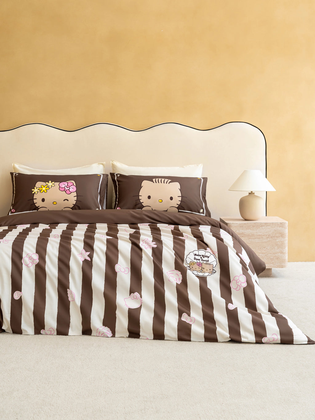 "Hello Kitty & Dear Daniel" Cotton Sateen Printed Bedding Set – Coconut Brown