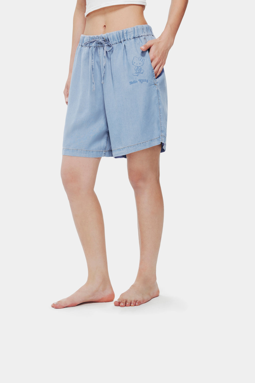 "Hello Kitty" Tencel Loungewear Shorts – Light Wash