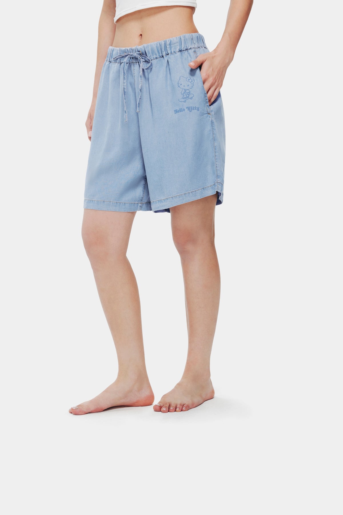 "Hello Kitty" Tencel Loungewear Shorts – Light Wash