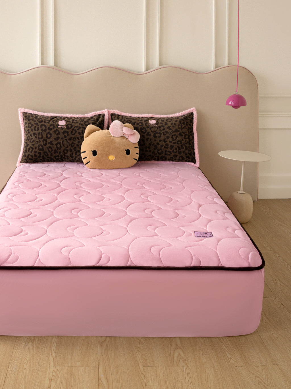 "Hello Kitty" Micro Flannel Mattress Protector Set – Choco Pink