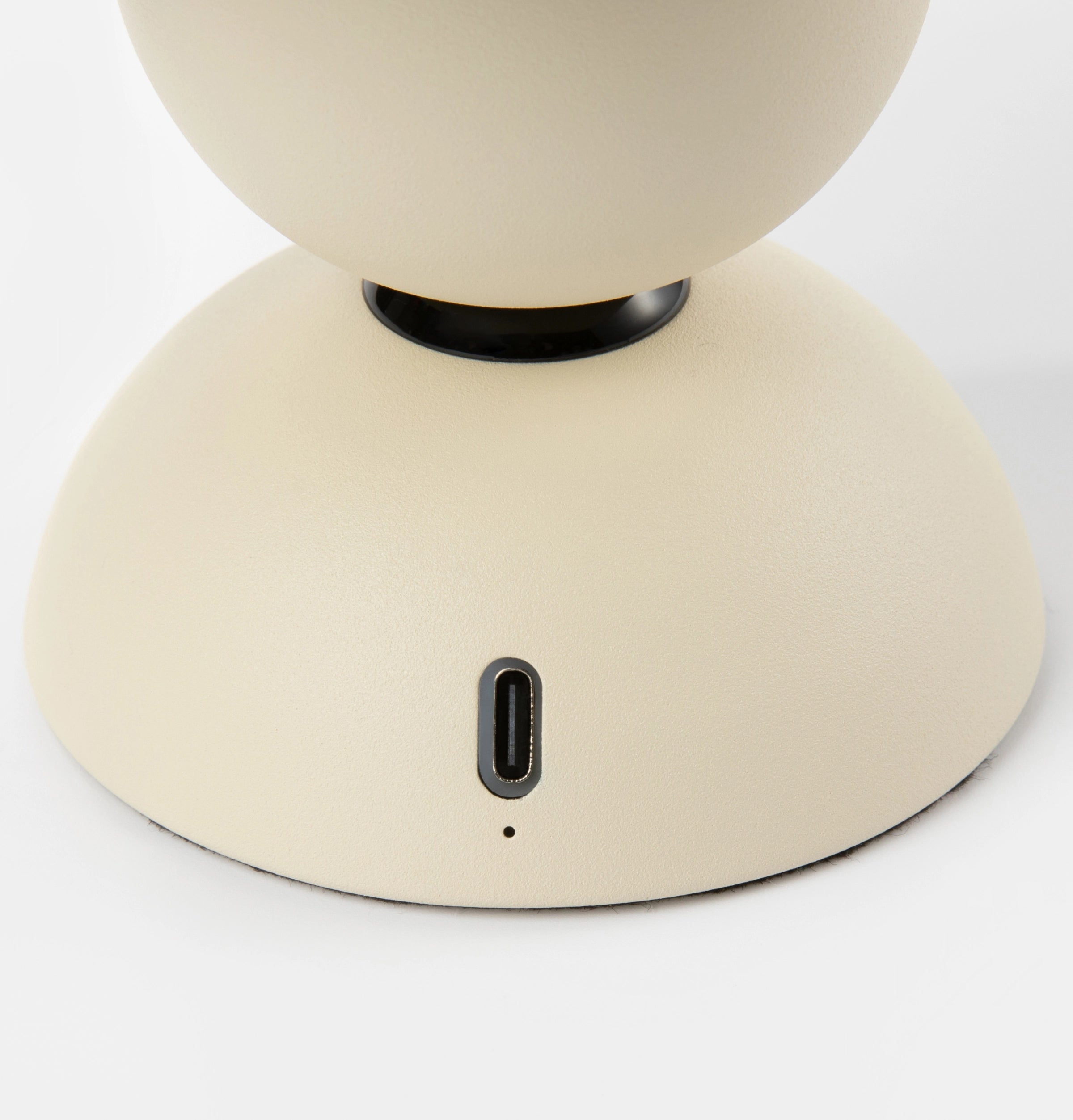 "Pingu" rechargeable desk lamp