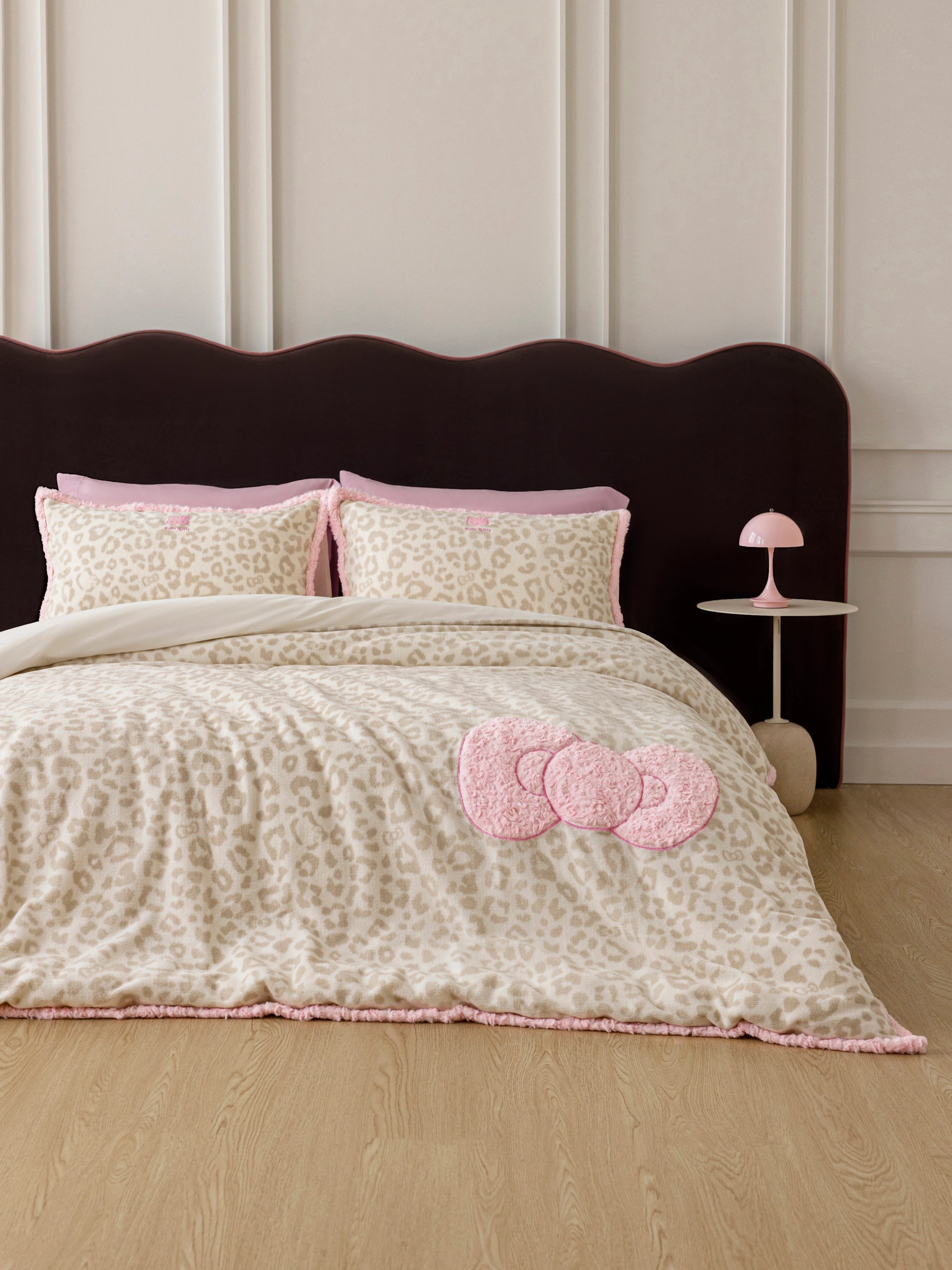 "Hello Kitty" Curly Flannel Bedding Set – Cream Leopard