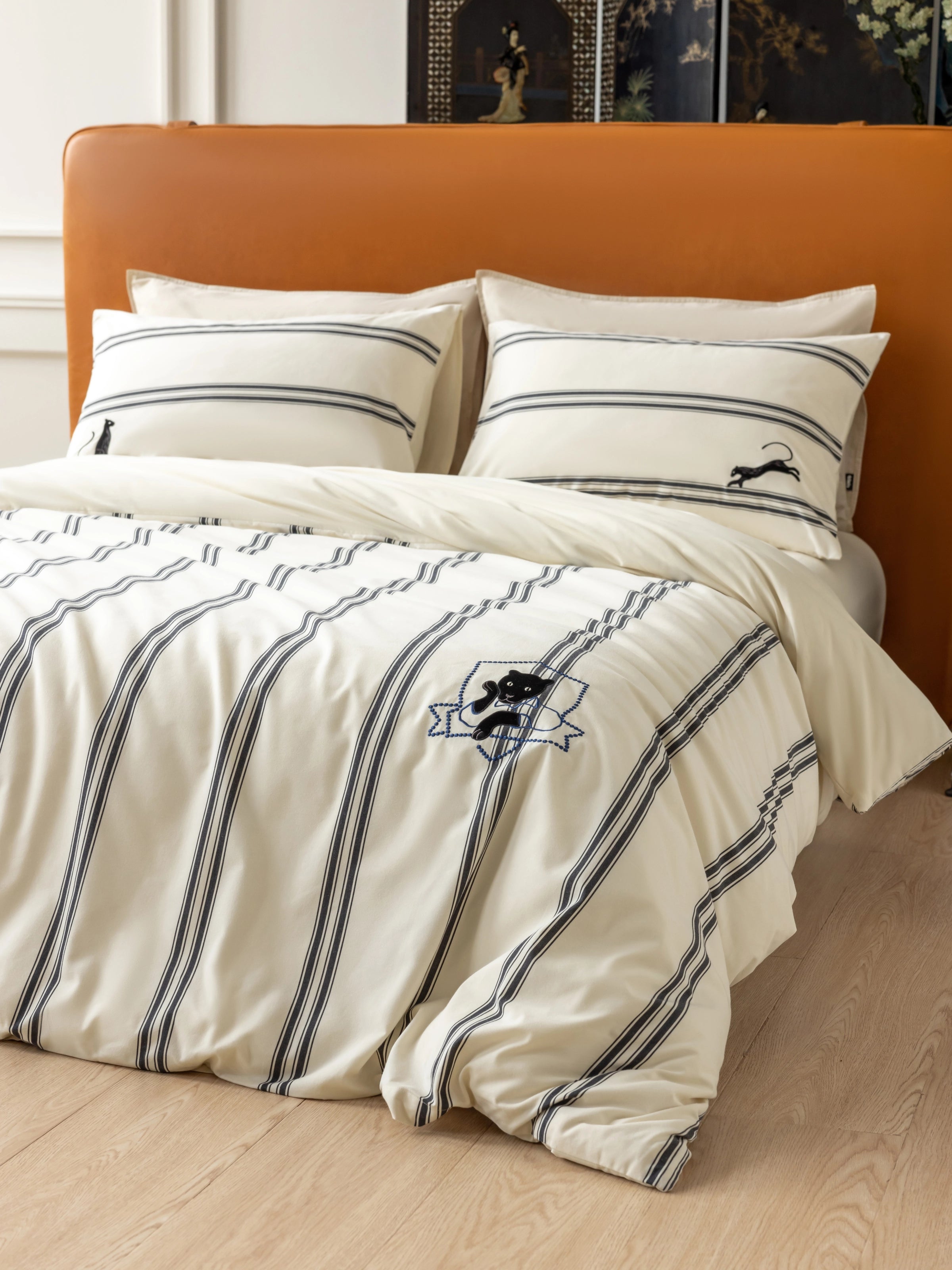 "Urban Jungle" Black Panther Yarn-Dyed Cotton Bedding Set – Moonlight White