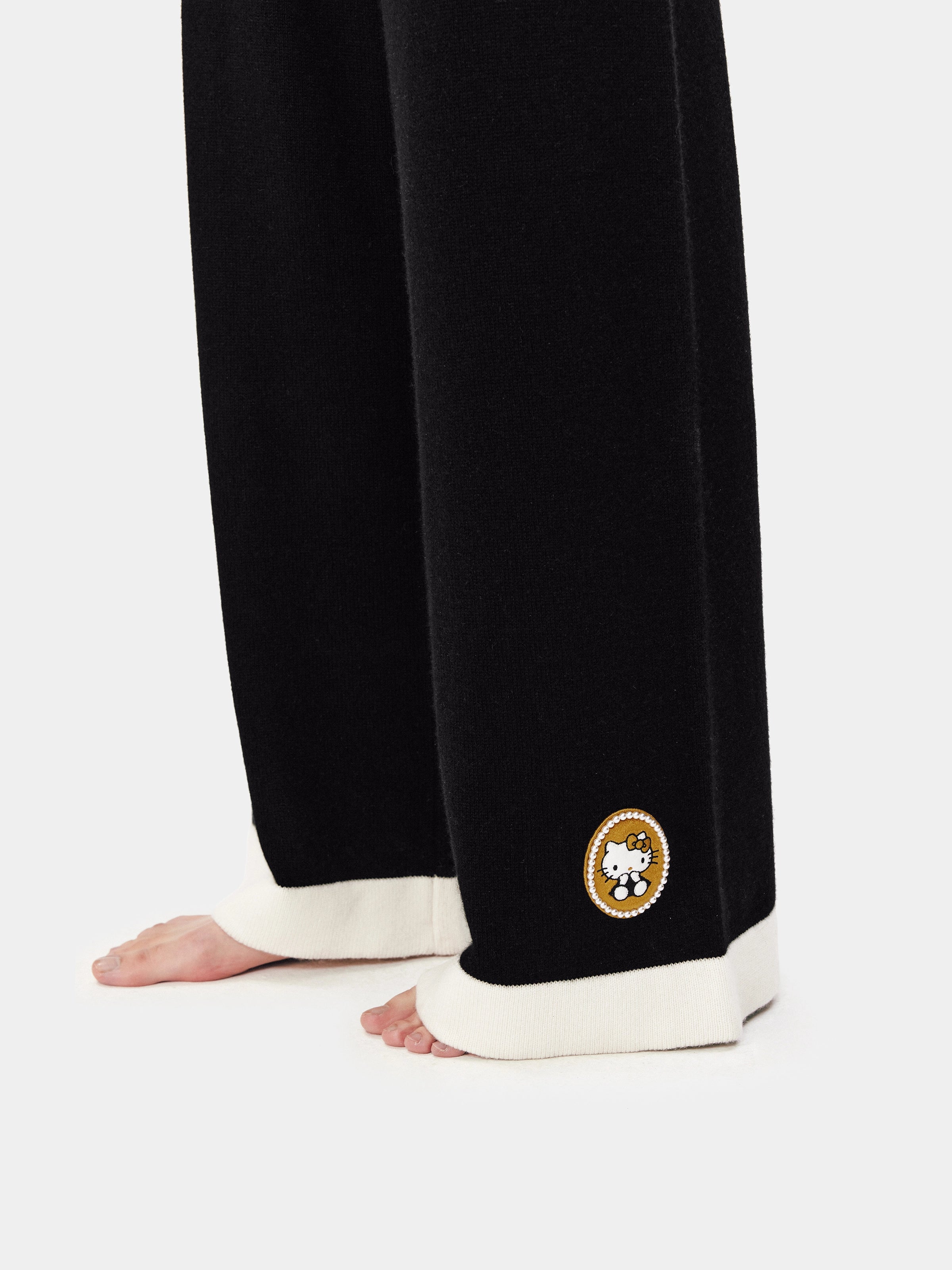 "Hello Kitty" Wool Cashmere Blend Pants – Black & White