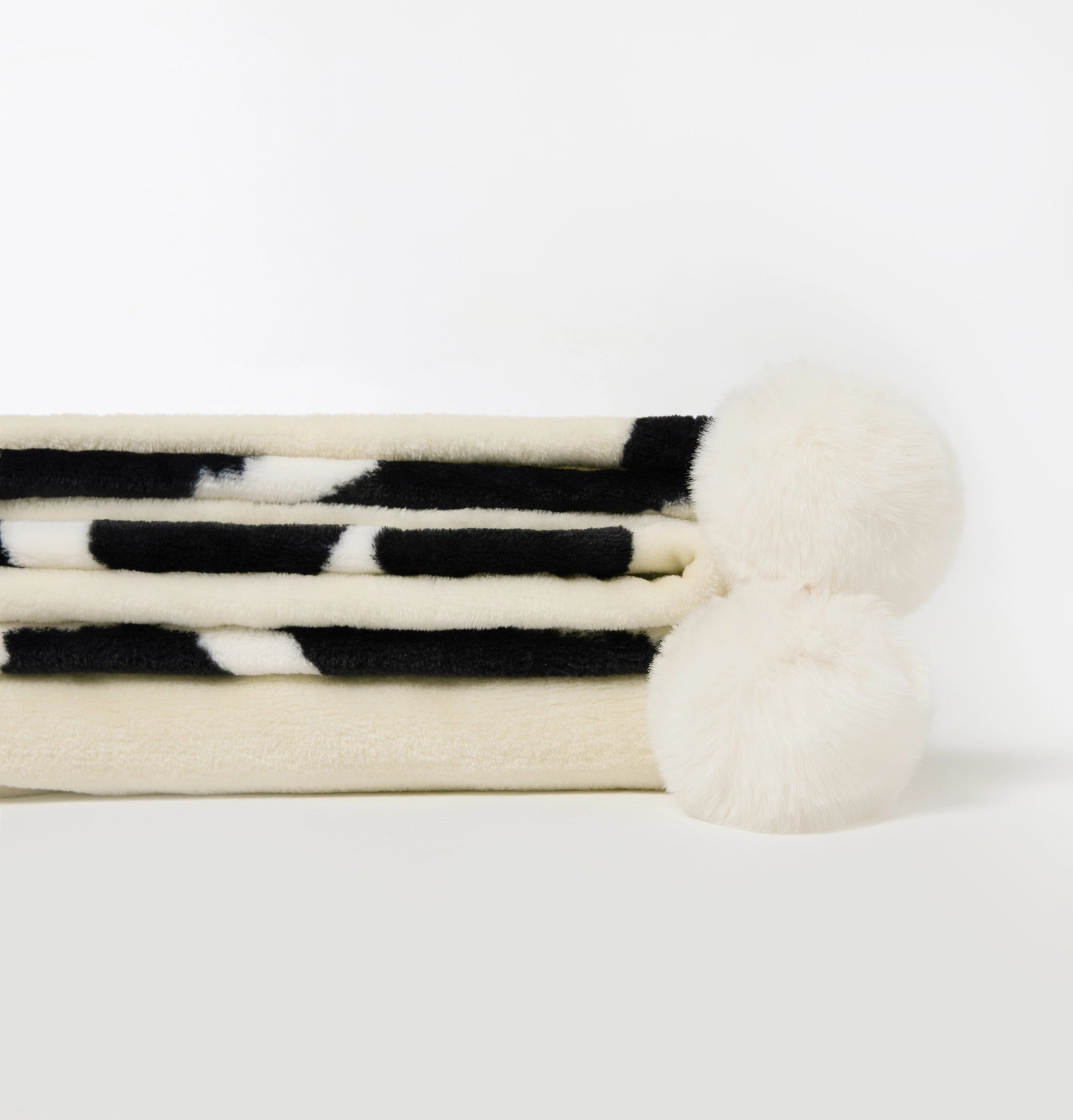 "Panda PomPom" Flannel Cozy Scented Blanket CutyPOM