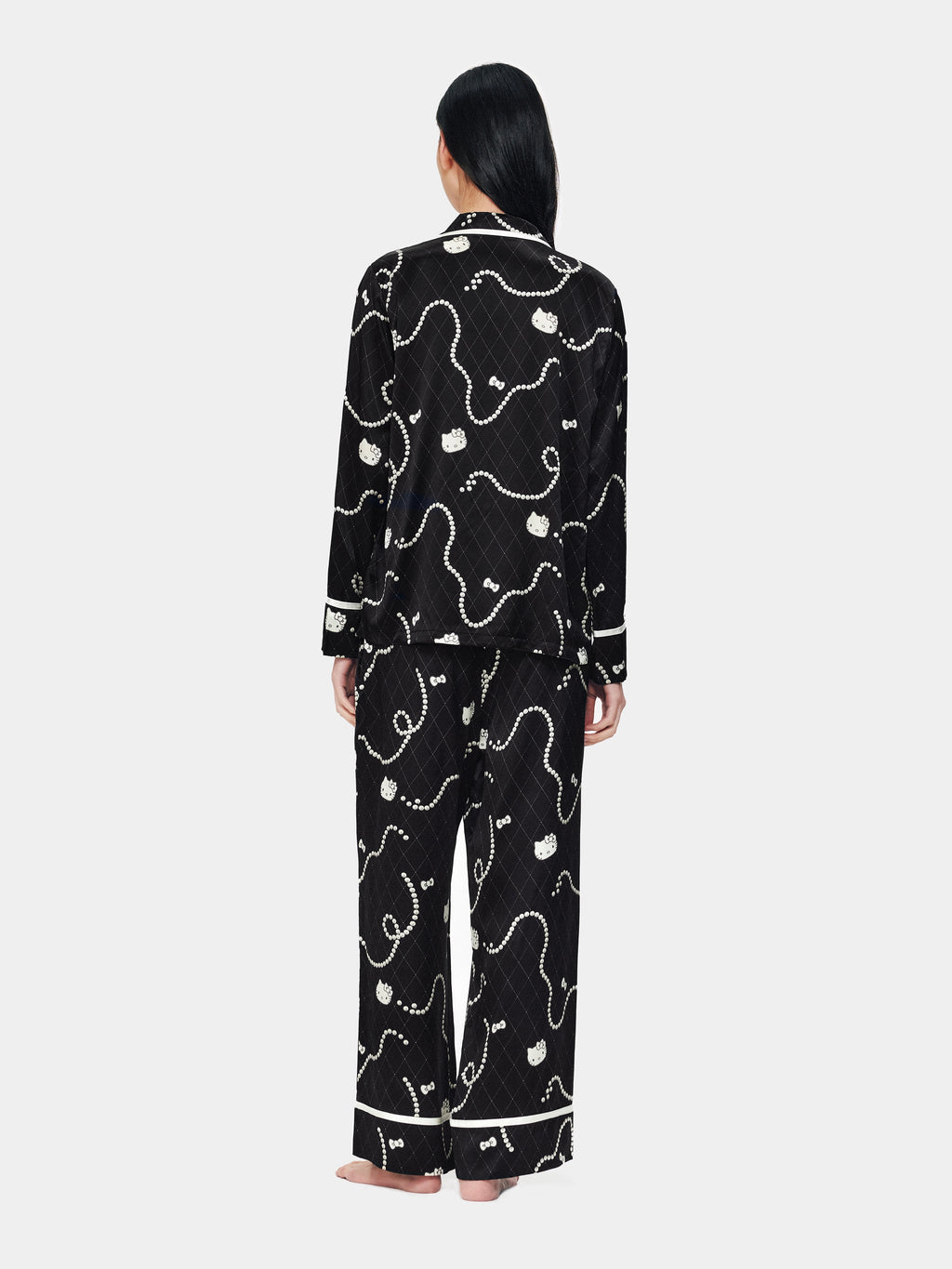 "Hello Kitty" Premium Heavy Mulberry Silk Loungewear Set – Pearl Necklace