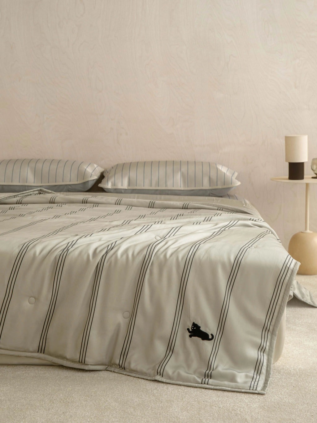 "Urban Jungle" Black Panther Tencel Summer Quilt – Camel