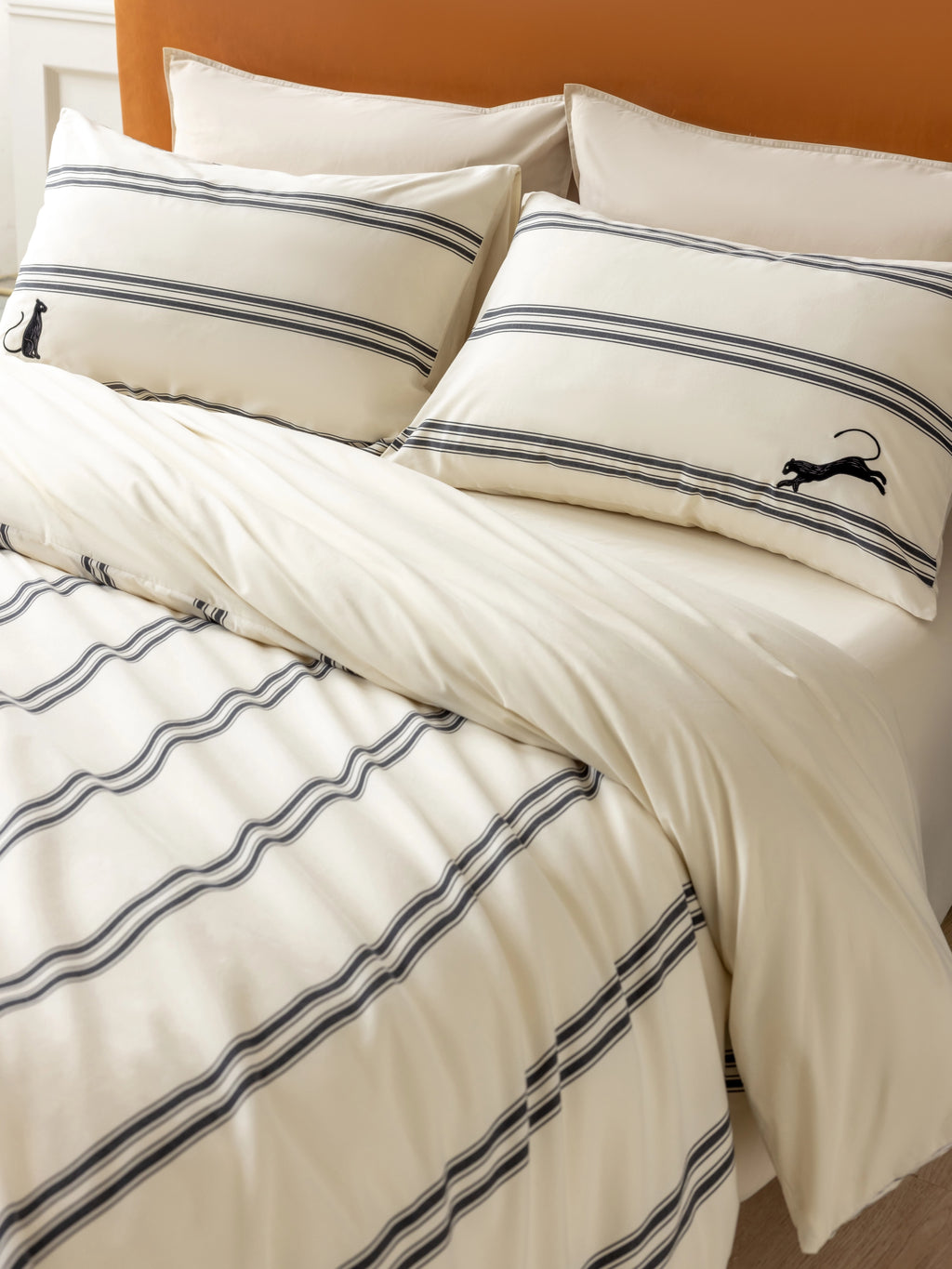 "Urban Jungle" Black Panther Yarn-Dyed Cotton Bedding Set – Moonlight White