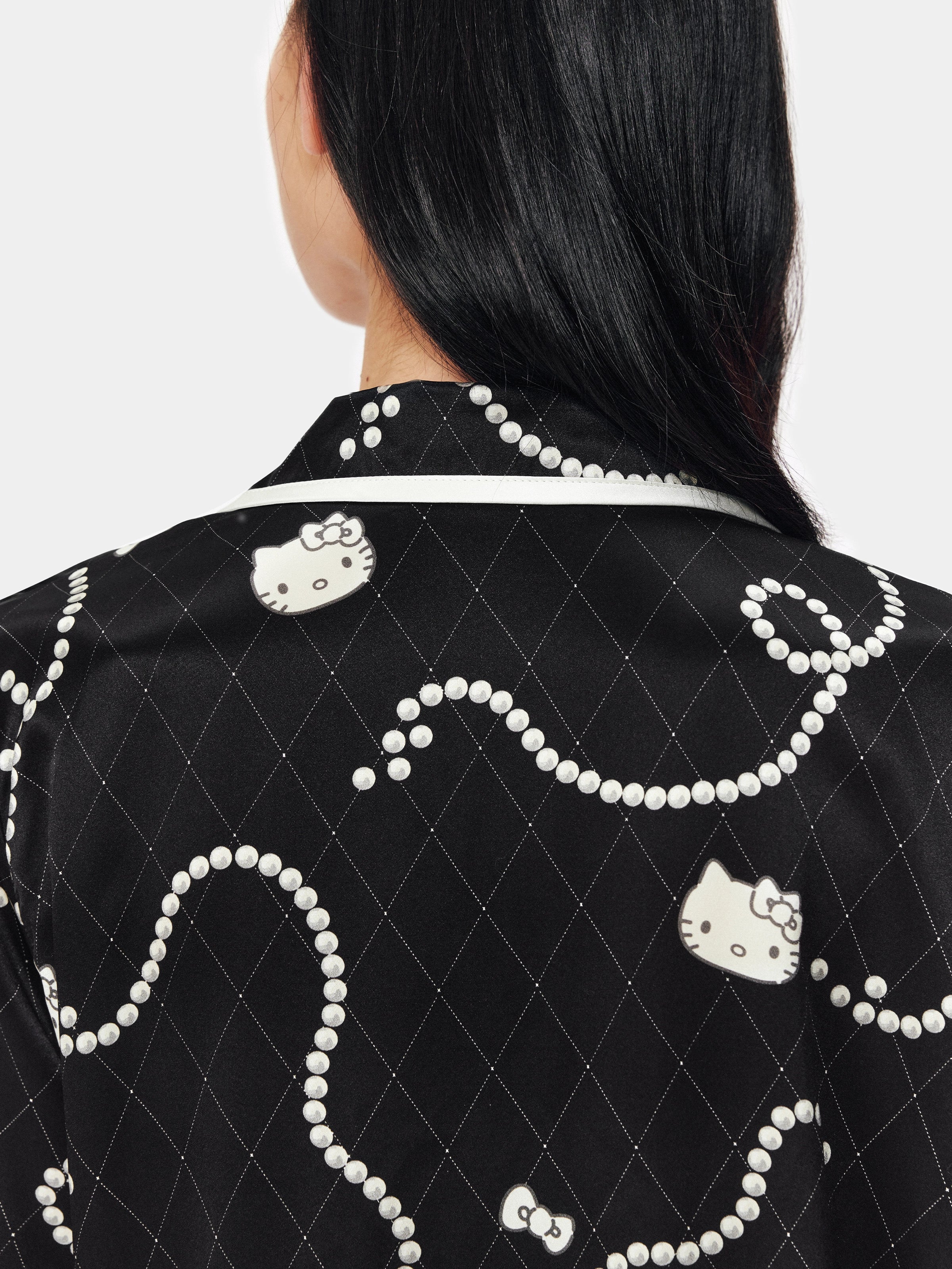 "Hello Kitty" Premium Heavy Mulberry Silk Loungewear Set Pearl necklace