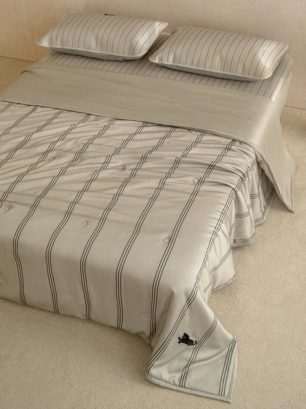 "Urban Jungle" Black Panther Tencel Summer Quilt – Camel