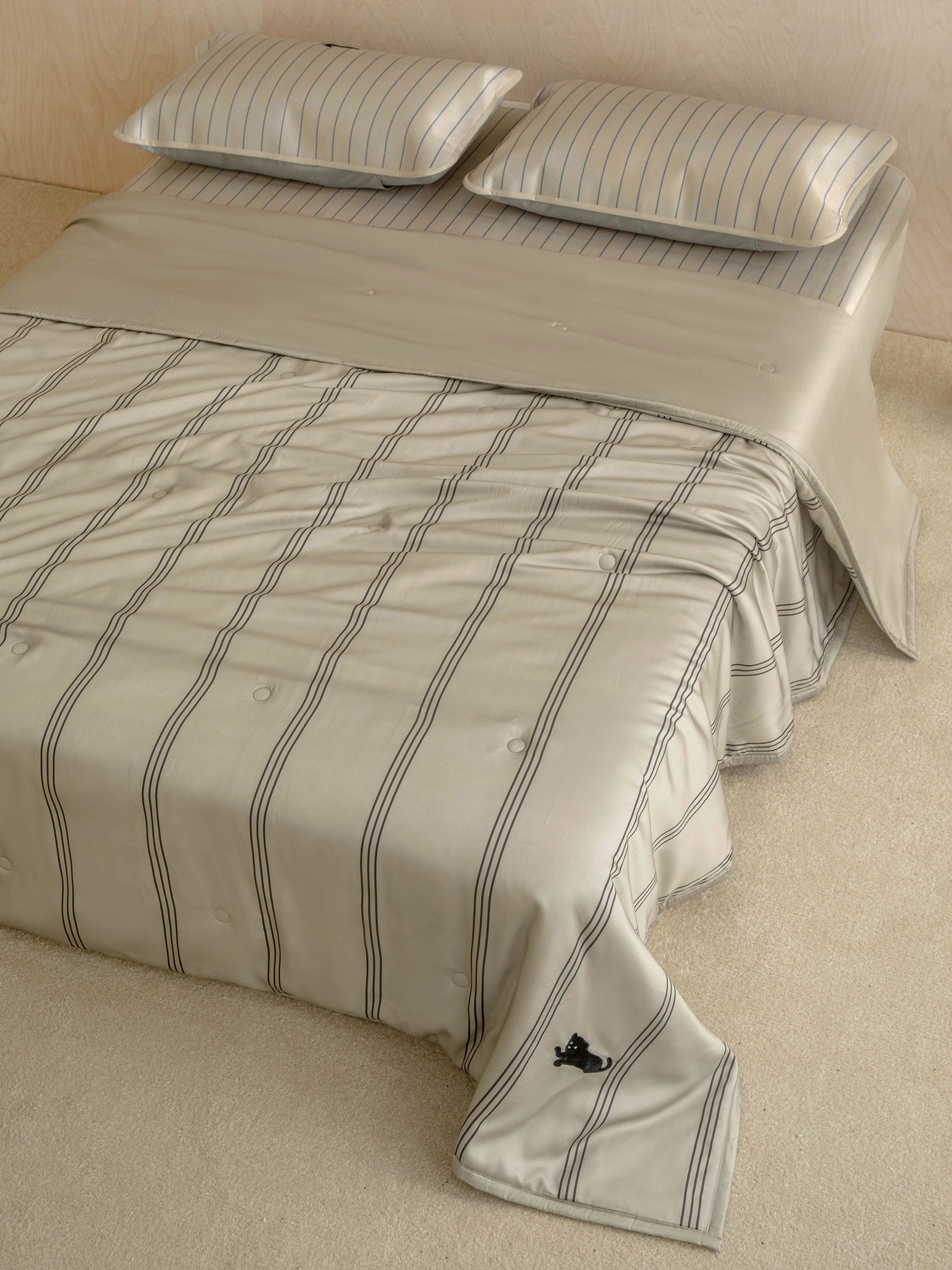 "Urban Junglee" Black Panther Tencel Summer Quilt Camel