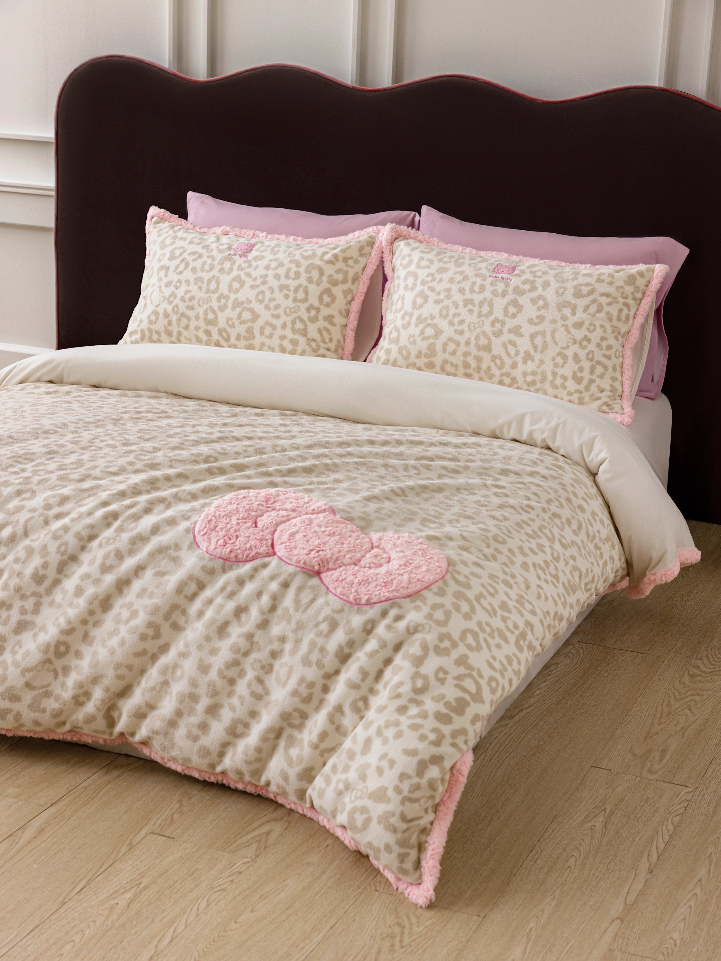 "Hello Kitty" Curly Flannel Bedding Set – Cream Leopard