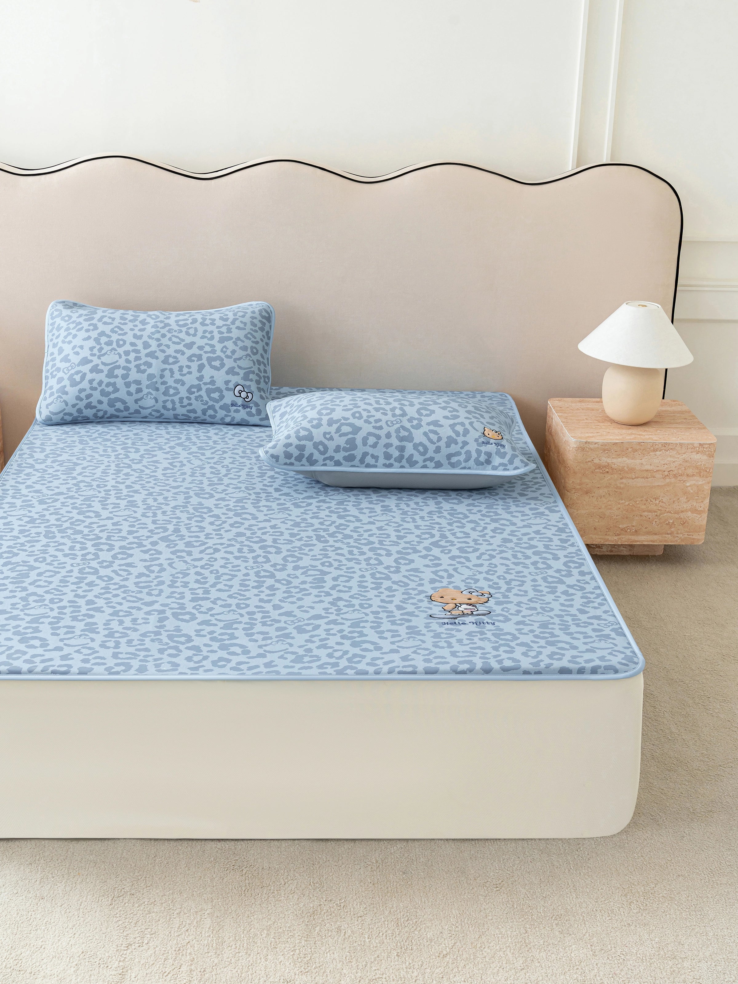 "Hello Kitty" Cooling Bed Mat – Denim Leopard