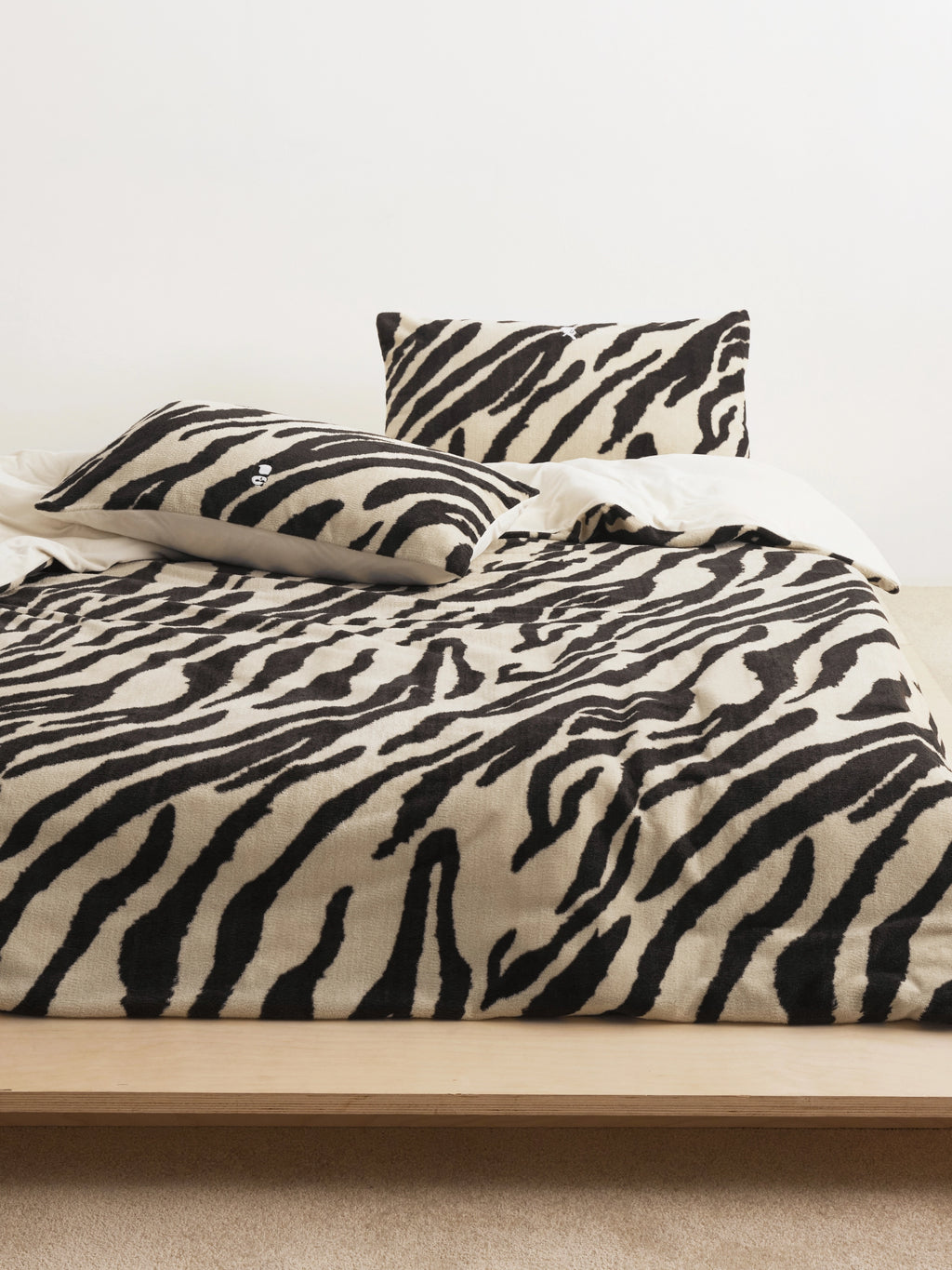 "Panda PomPom"  curly flannel bedding set Zebra Patterned