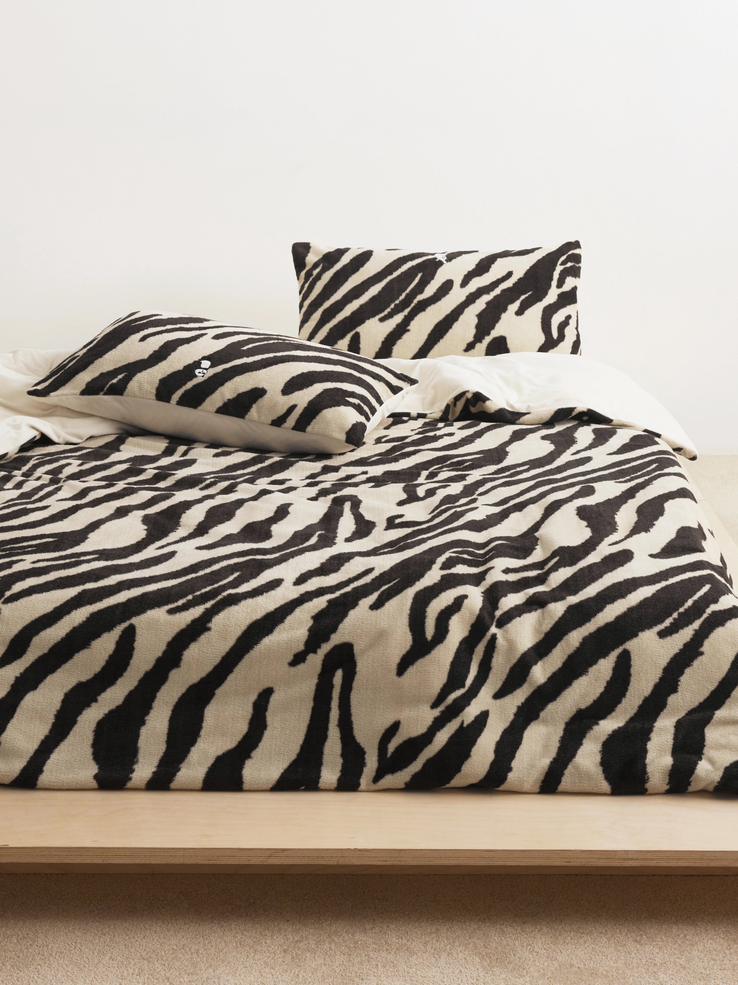 "Panda PomPom"  curly flannel bedding set Zebra Patterned