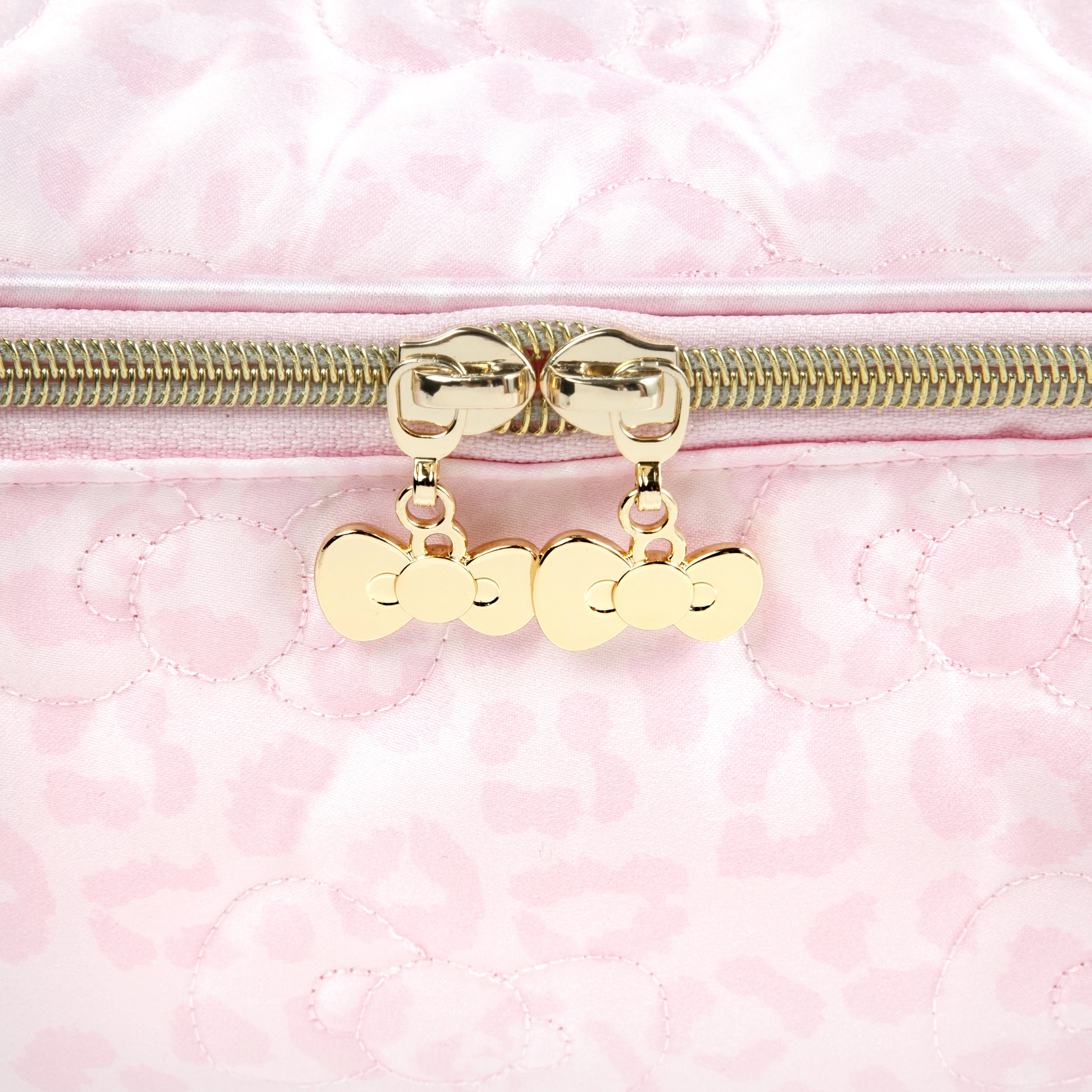 "Hello Kitty" Large Quilted Travel Storage Bag – Pink Leopard