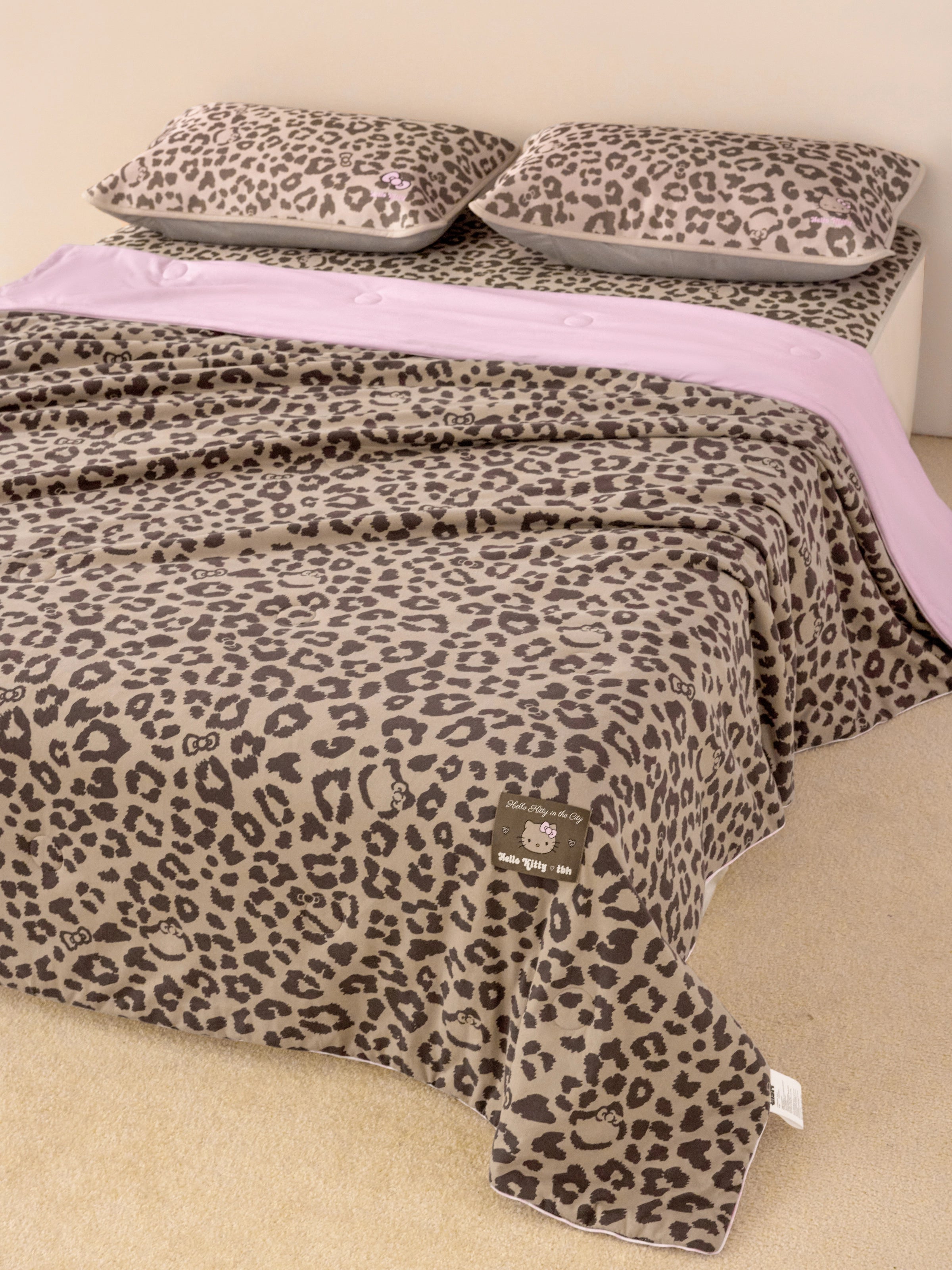 "Hello Kitty" Knitted Summer Quilt – Leopard