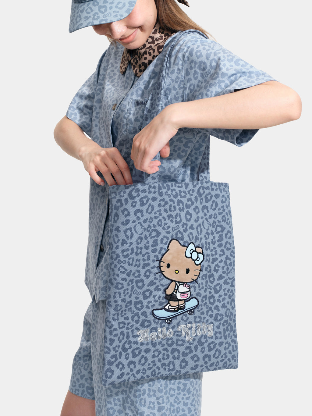 "Hello Kitty" Tote Bag – Denim Leopard