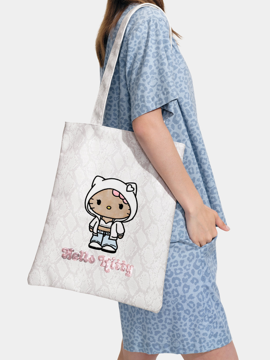 "Hello Kitty" Tote Bag – White Snake Print