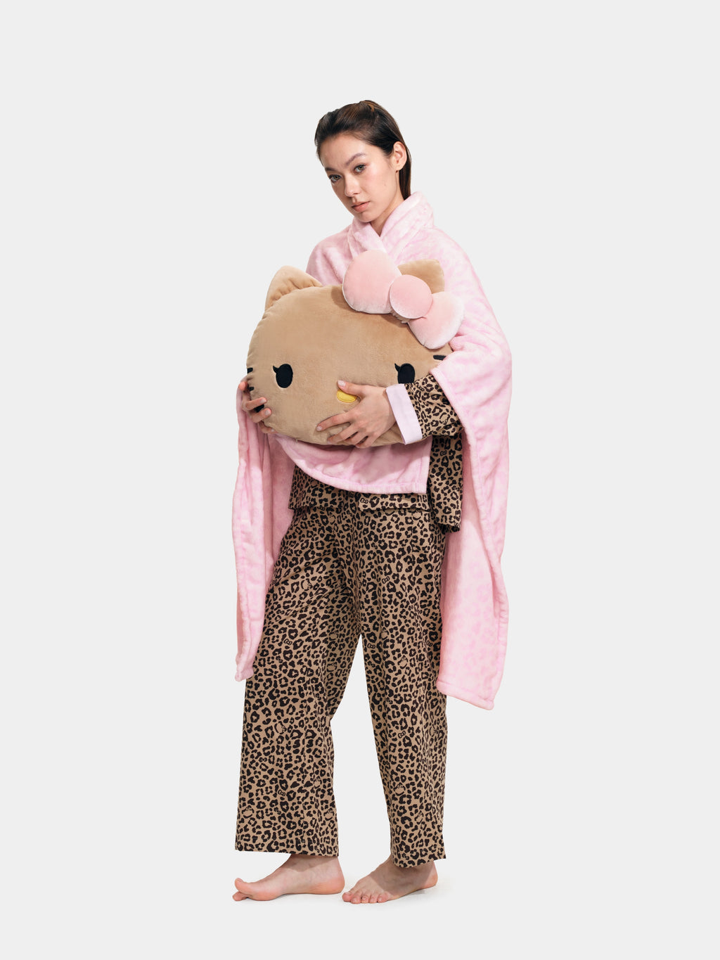 "Hello Kitty" Cushion & Scented Flannel Throw Set – Pink