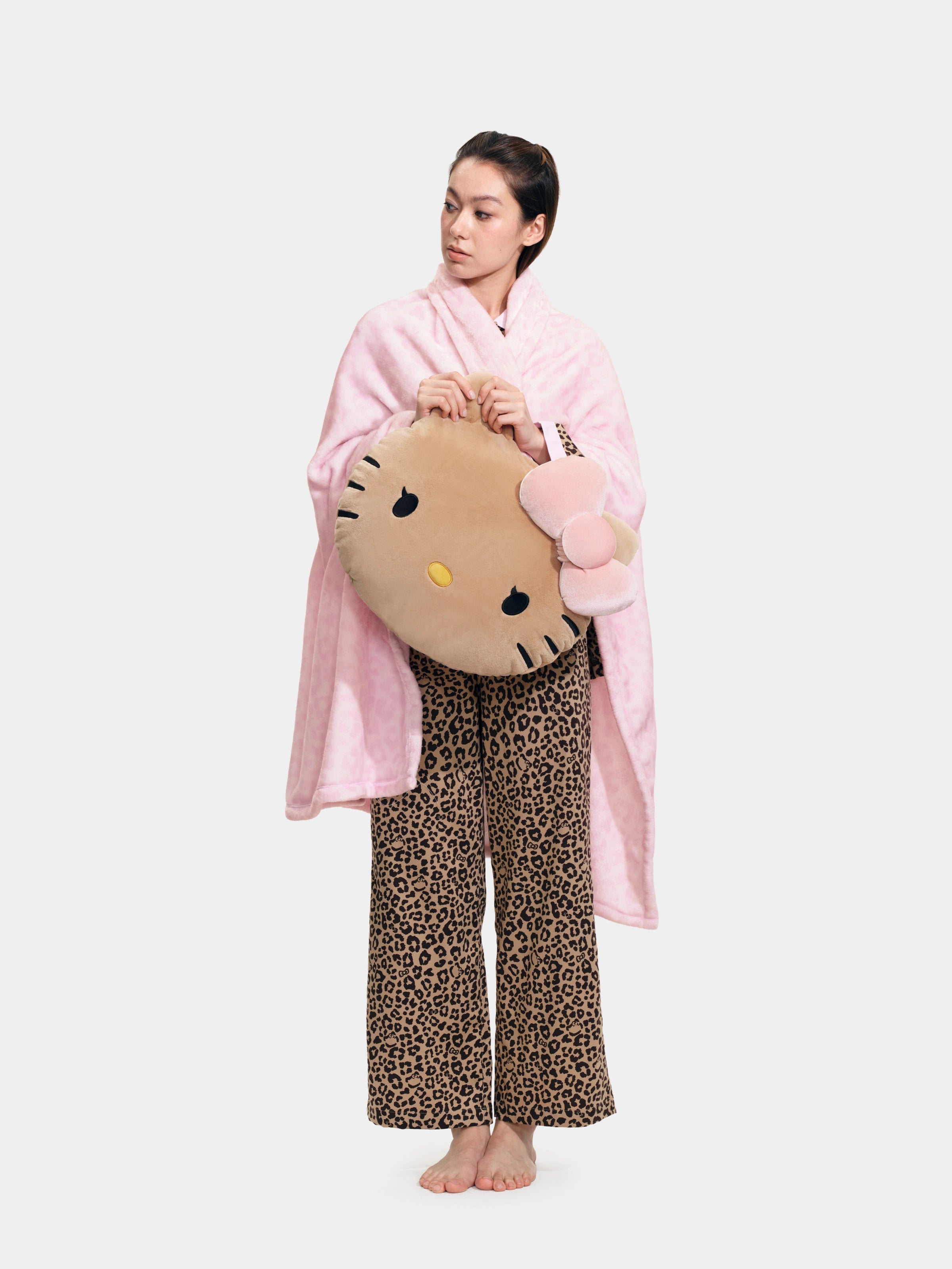 "Hello Kitty" Cushion & Scented Flannel Throw Set – Pink