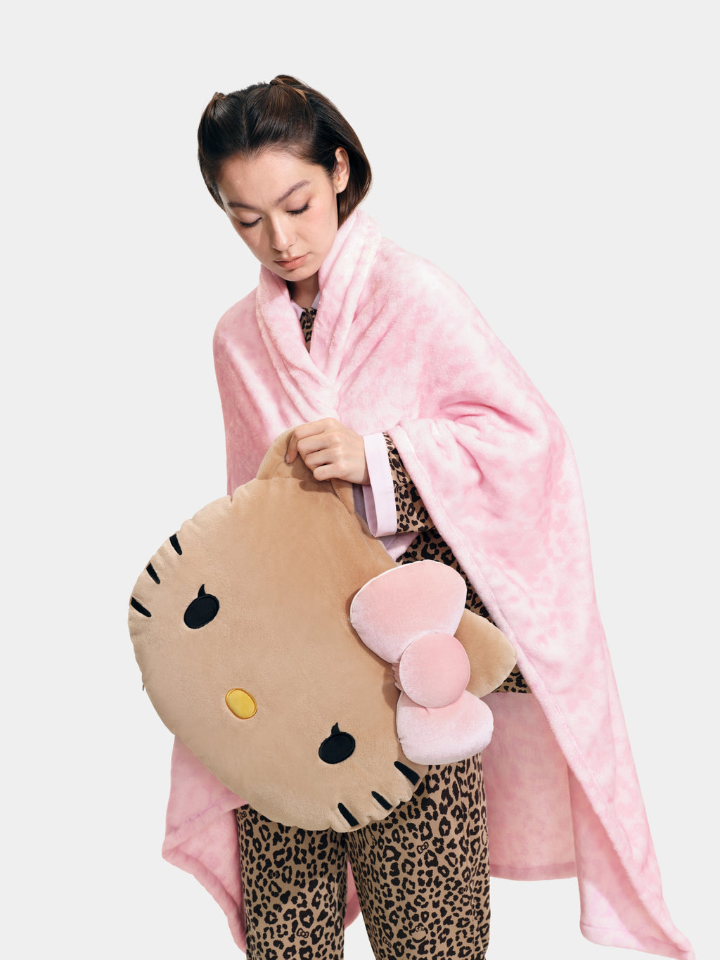 "Hello Kitty" Cushion & Scented Flannel Throw Set – Pink