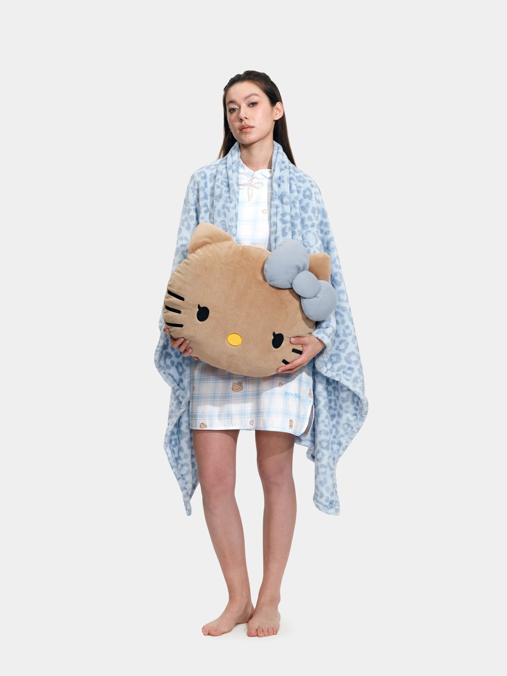 "Hello Kitty"  Cushion & Scented Flannel Throw Set – Denim