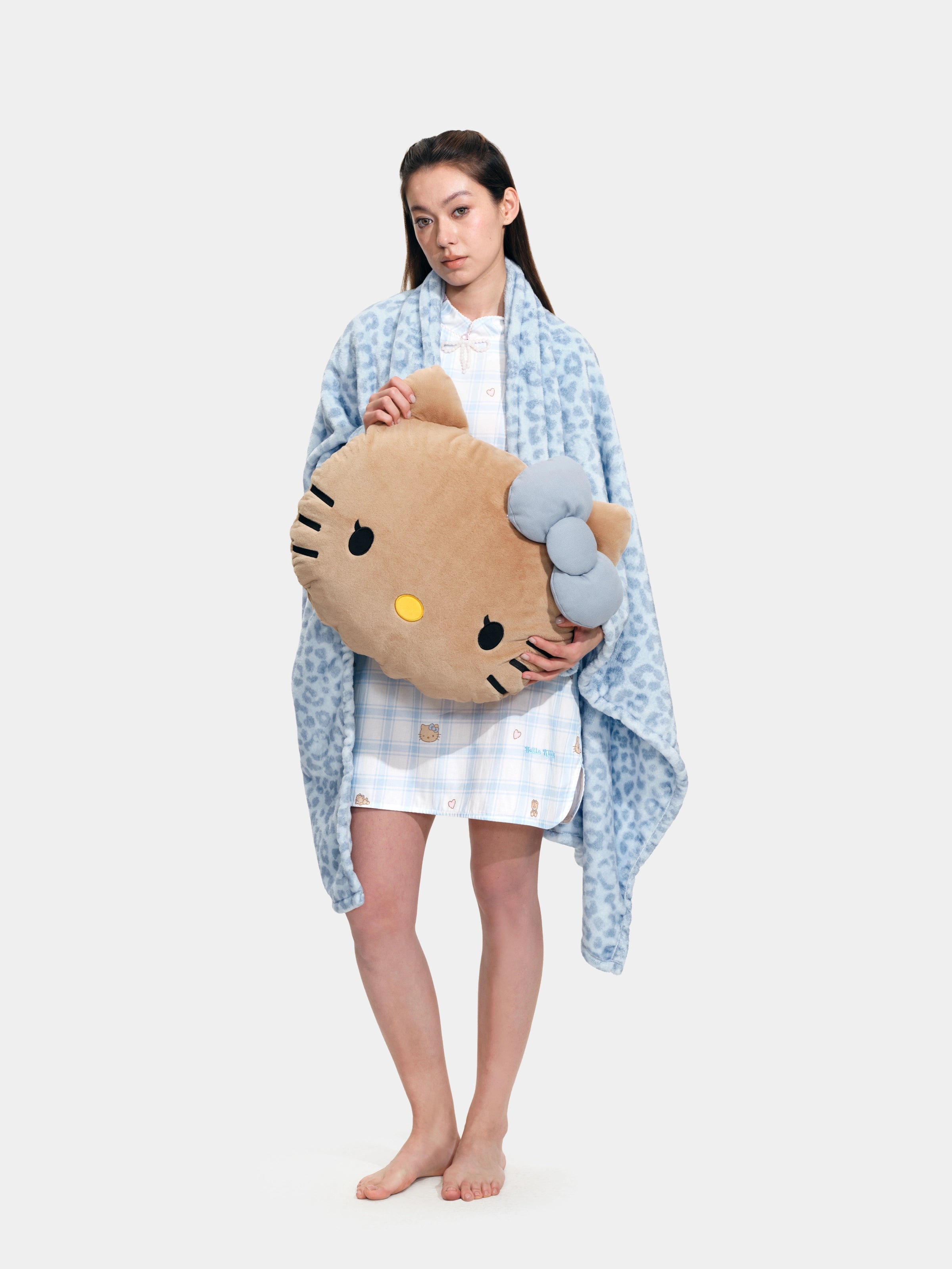 "Hello Kitty"  Cushion & Scented Flannel Throw Set – Denim