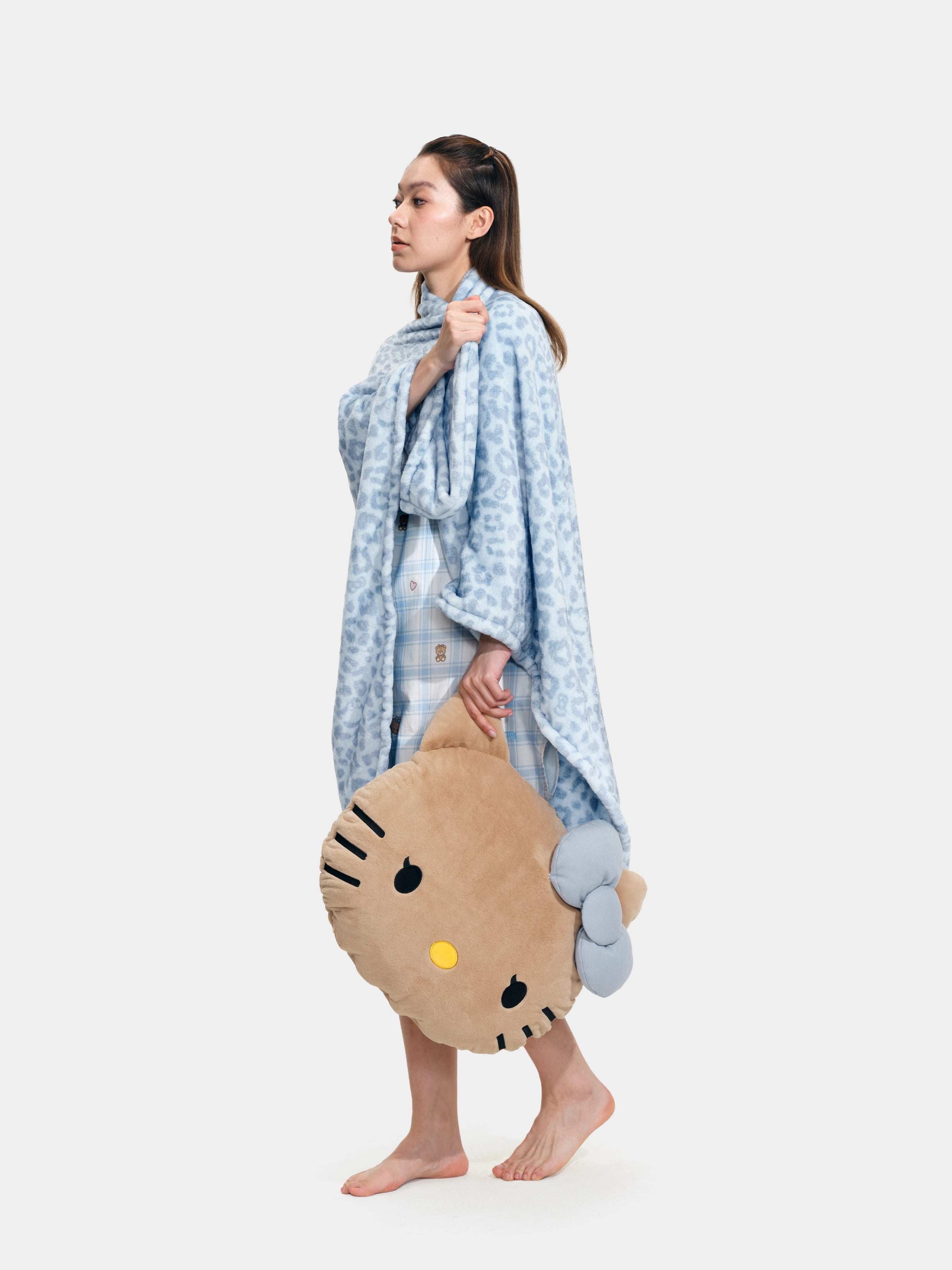 "Hello Kitty"  Cushion & Scented Flannel Throw Set – Denim