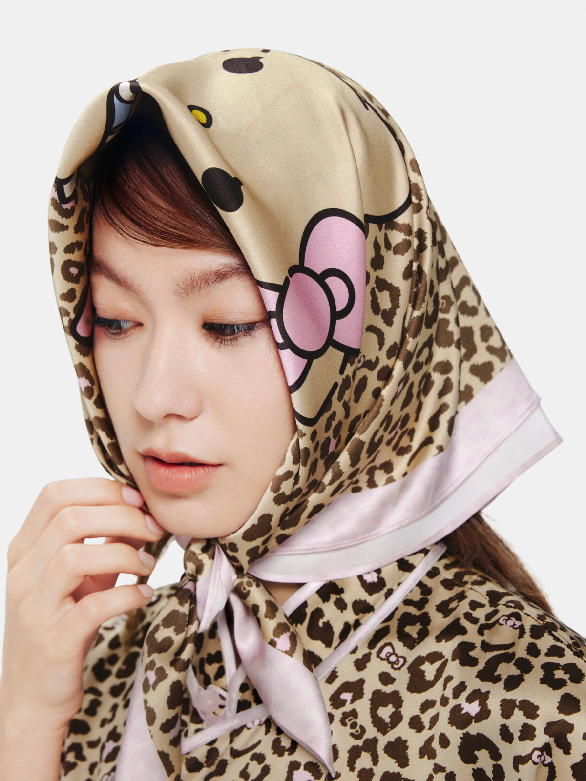 "Hello Kitty" Premium Heavy Mulberry Silk Square Scarf – Tanned Hello Kitty