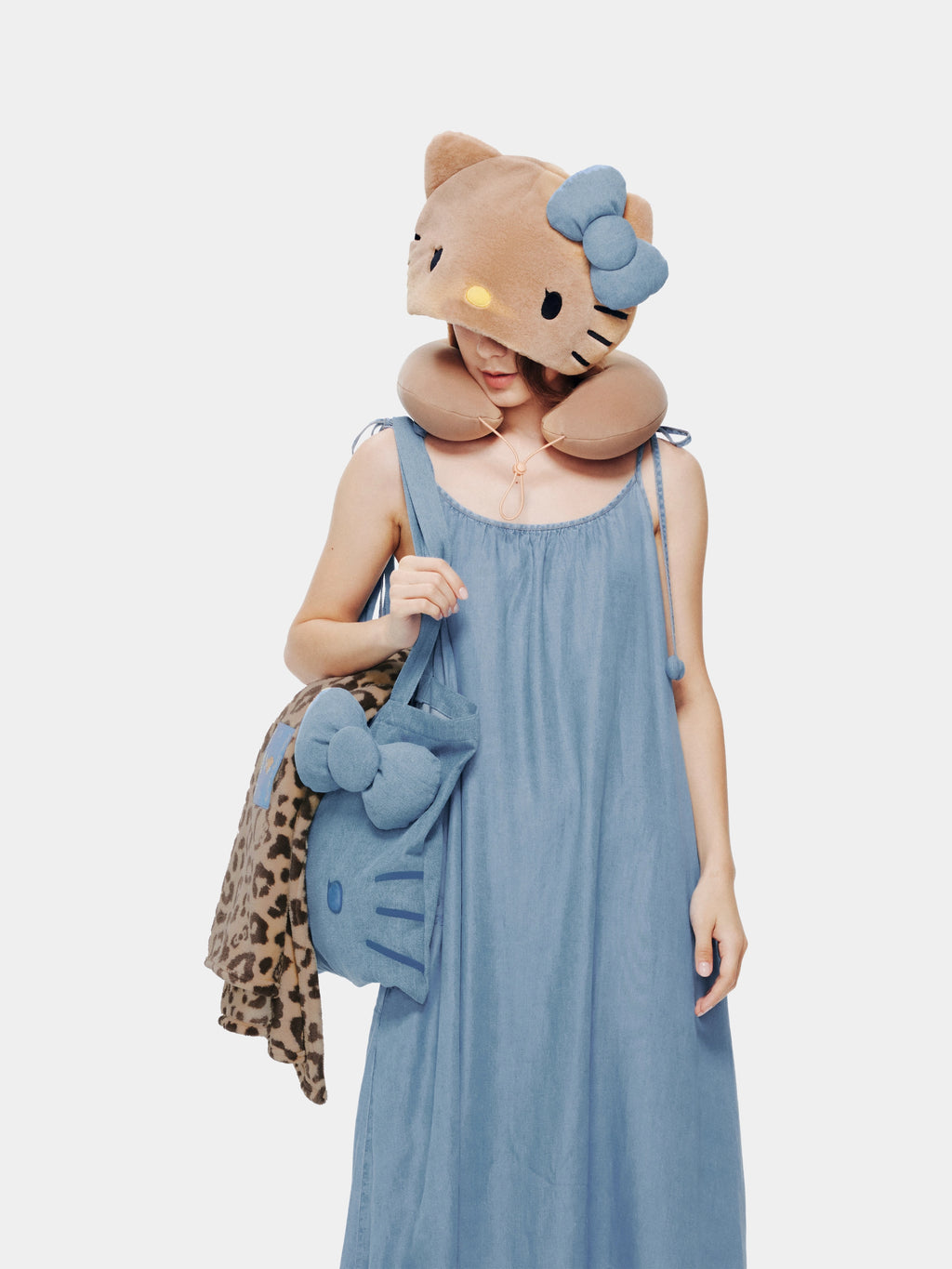 "Hello Kitty" Travel Nap Set On Vocation