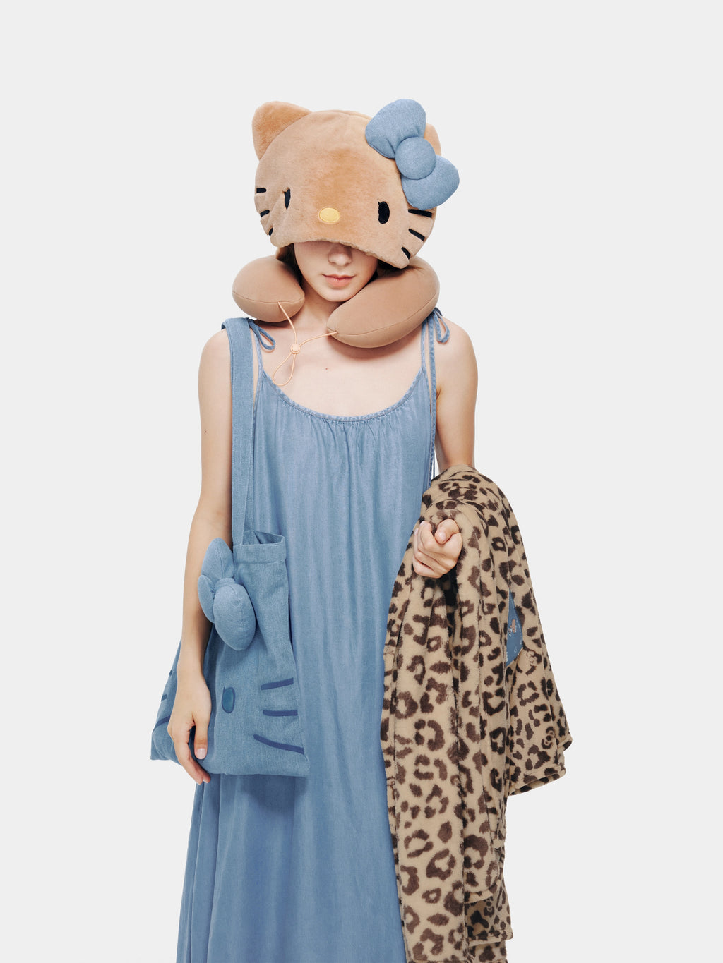 "Hello Kitty" Travel Nap Set On Vocation