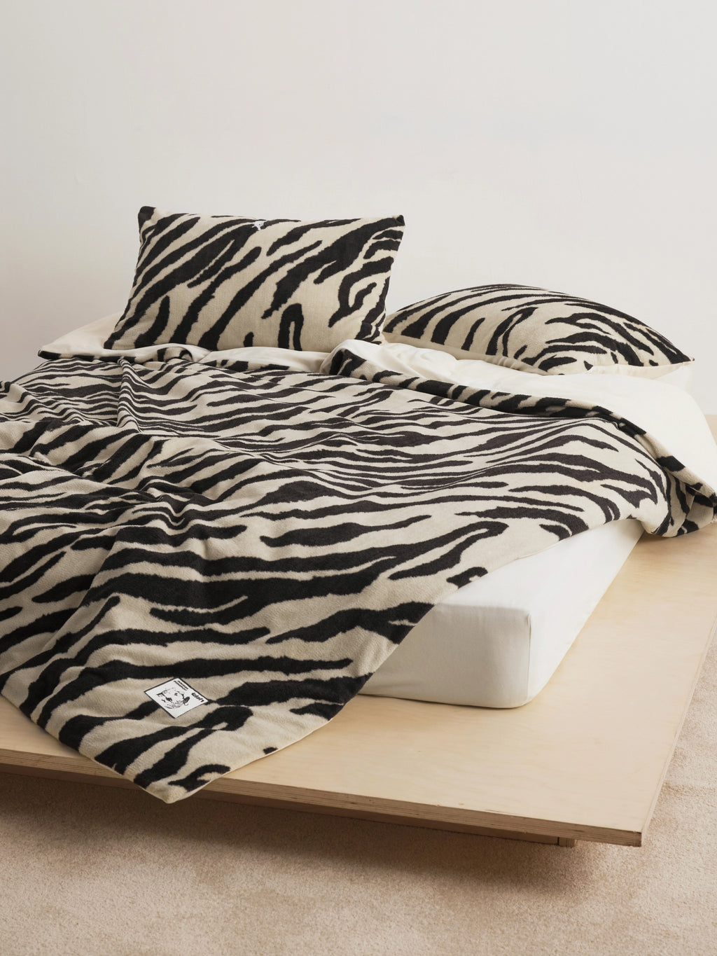 "Panda PomPom"  curly flannel bedding set Zebra Patterned